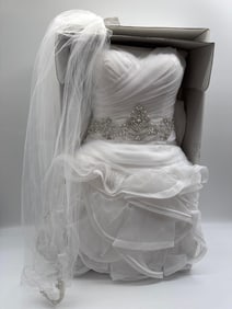 David’s Bridal Wedding Dress – Galina Signature, Size 4