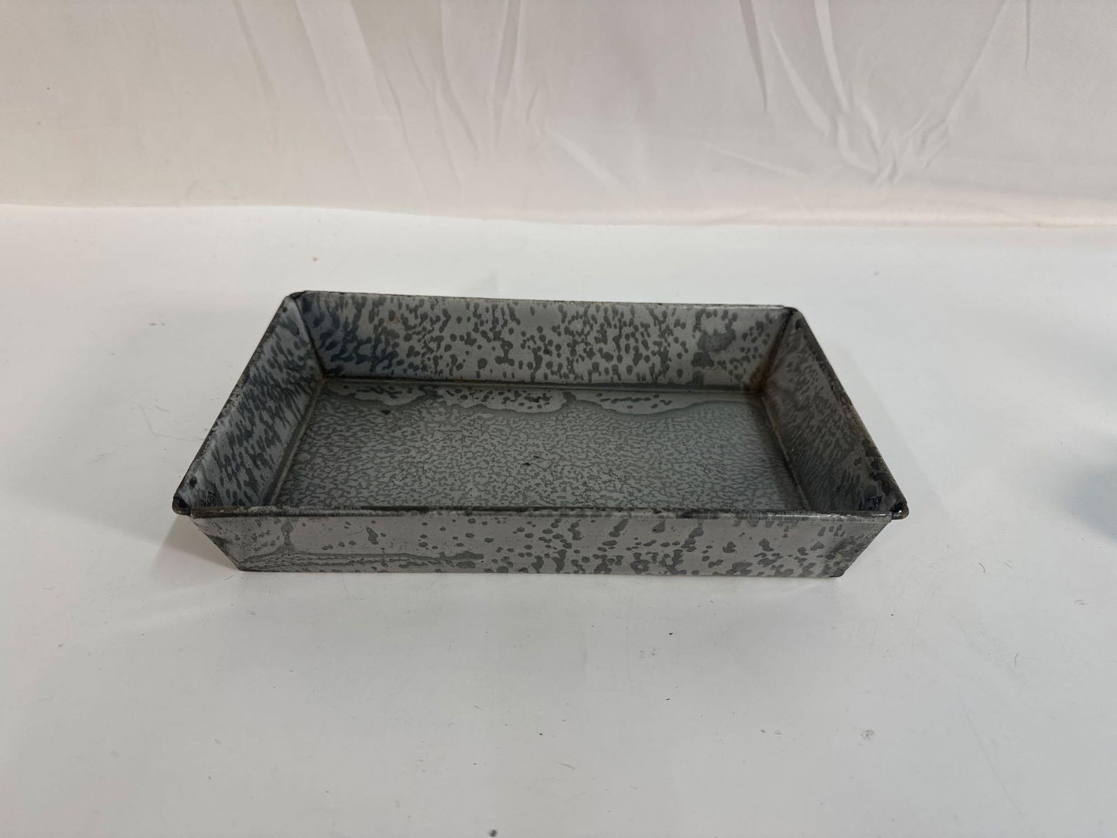 Antique Rectangular Bread Pan Grey Medium Mottled Envelope Ends - Box 1 - Photo 2:  This vintage rectangular baking pan is made of gray swirled graniteware, a durable enamel-coated metal popular in kitchens during the late 19th and early 20th centuries. The pan features a simpl