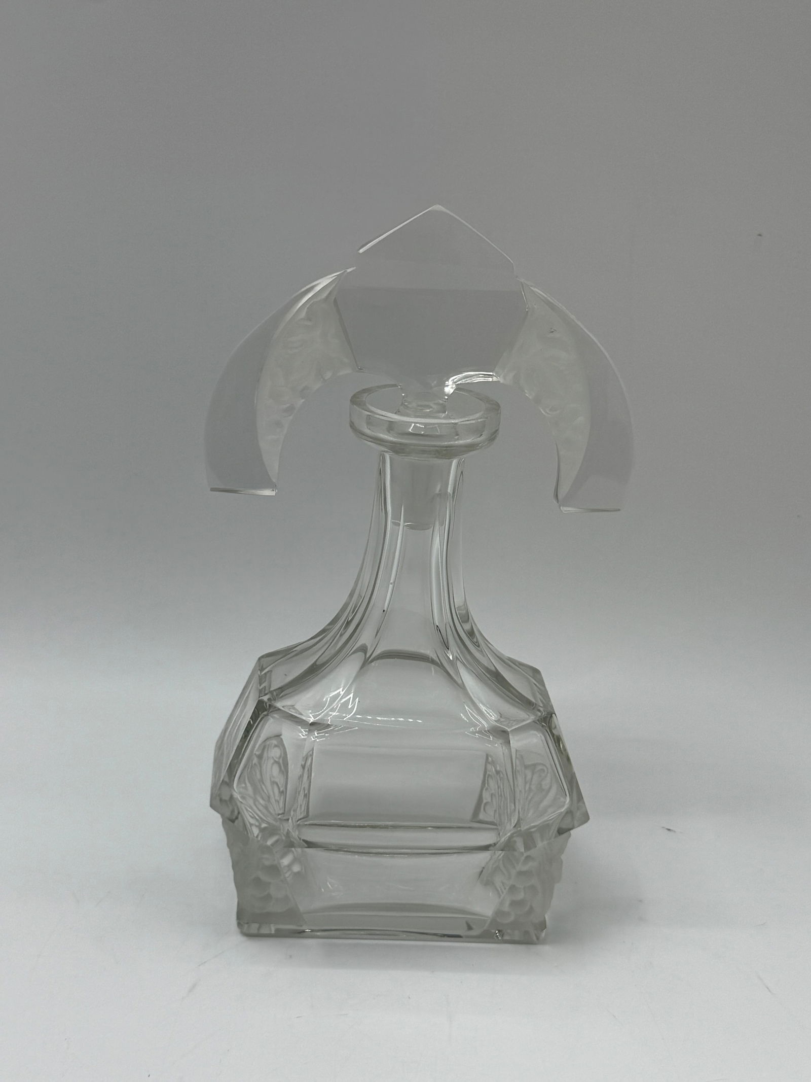 Clear Glass Decanter with Stopper (1 of 2)