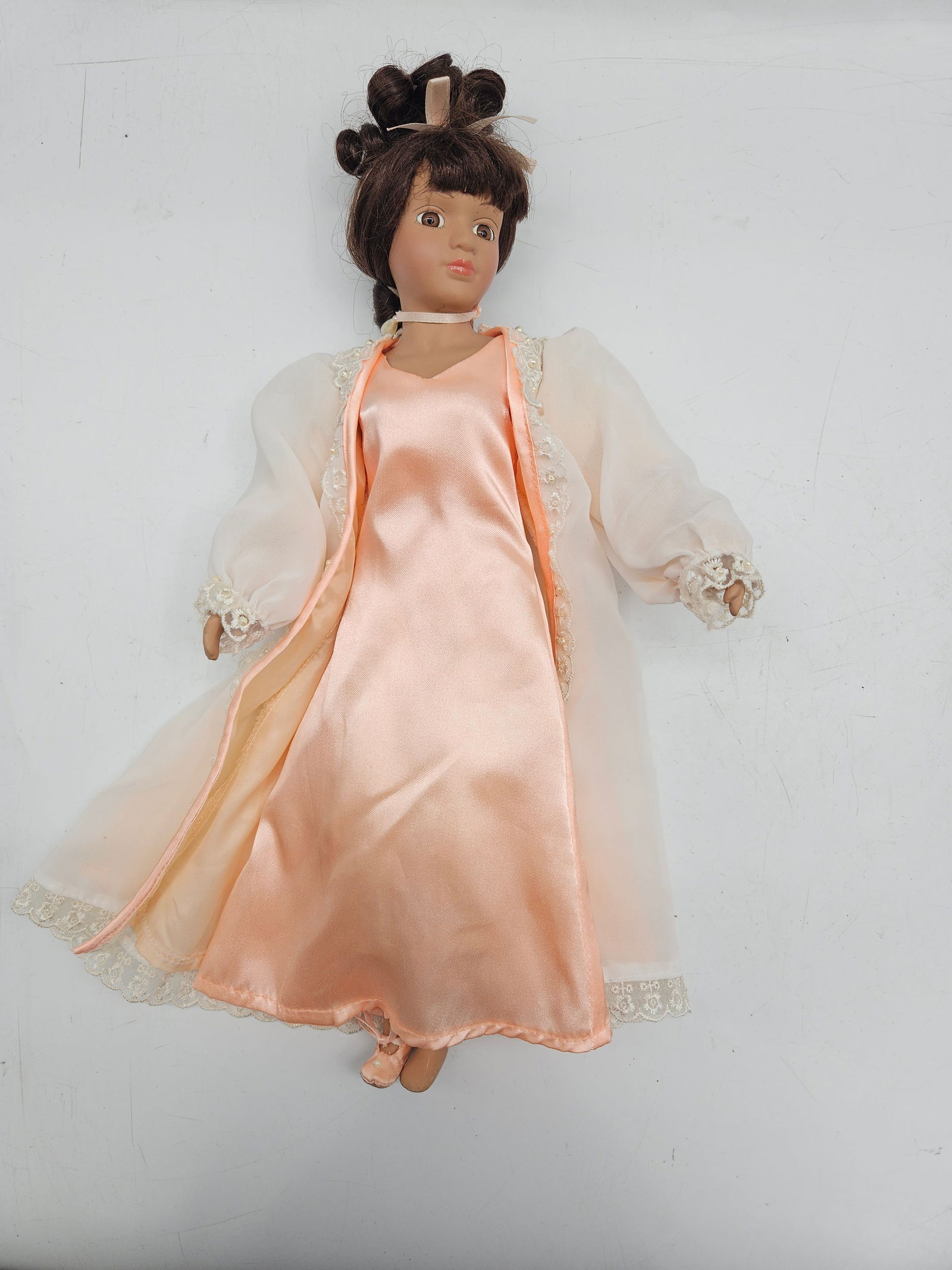 Avon Source of Fine Collectibles Doll, 2001 (1 of 5)