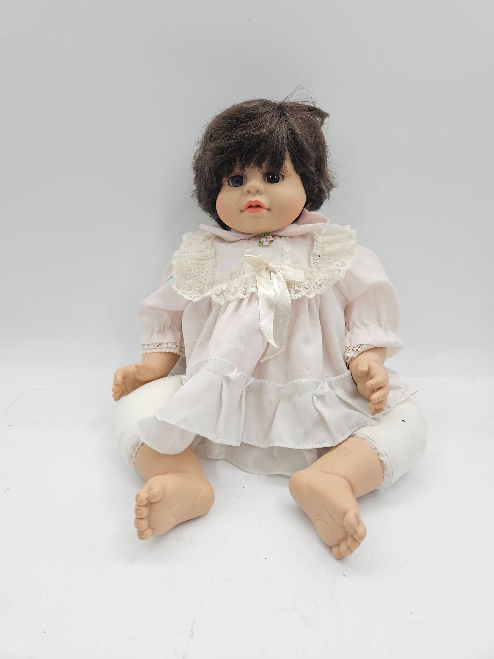 Heritage Mint Ltd. 2001 Porcelain Doll (1 of 5)