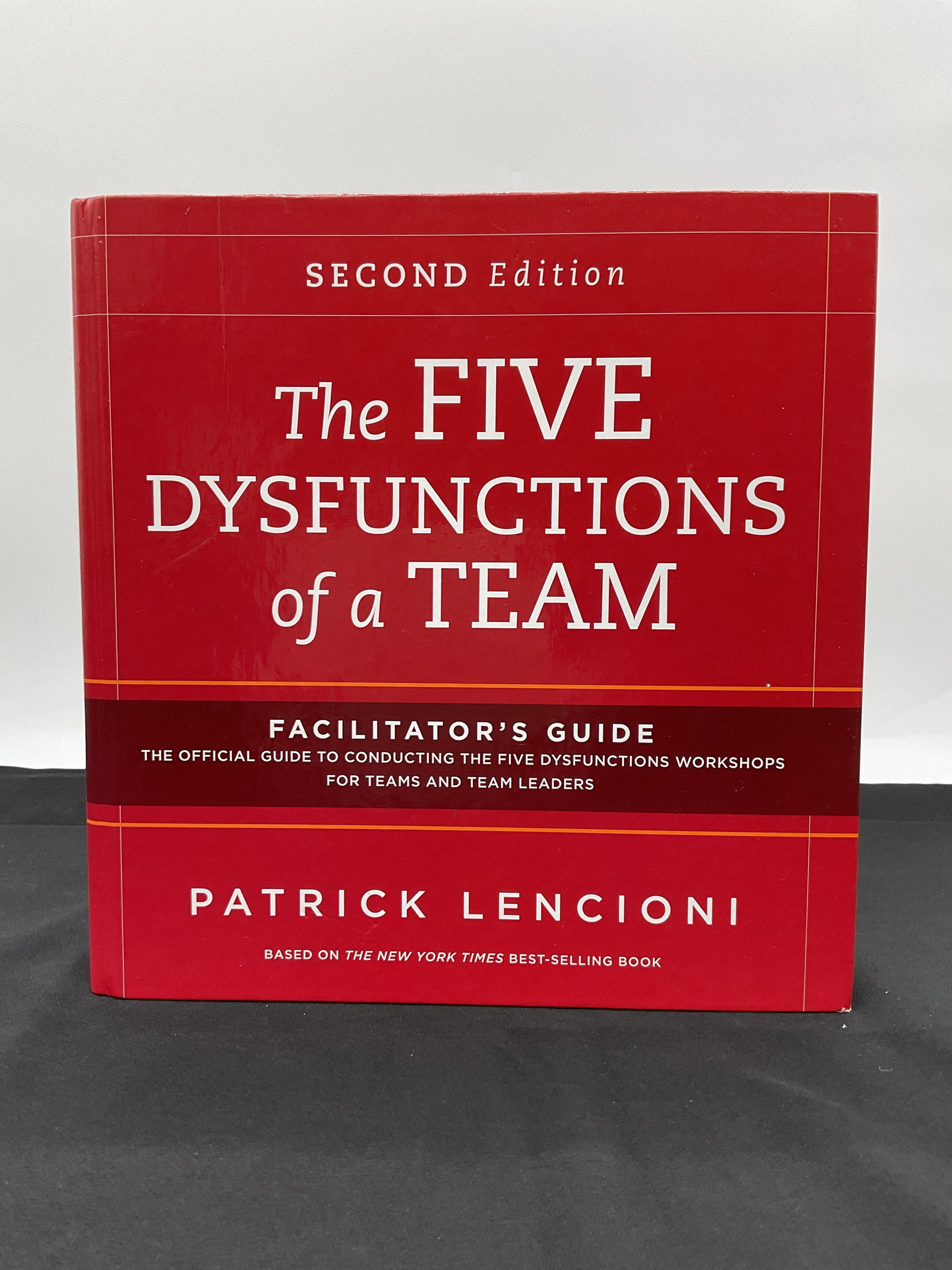 The Five Dysfunctions of a Team, Facilitator's Guide, 2nd Ed.: Second edition of "The Five Dysfunctions of a Team: Facilitator's Guide" by Patrick Lencioni. This guide provides tools for conducting workshops for teams and team leaders. Includes part