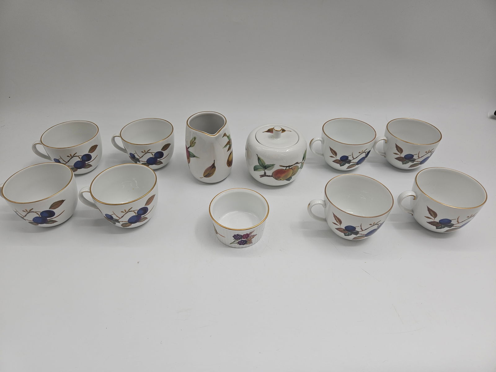 Royal Worcester “Evesham?? Porcelain Cup and Sugar Set (11 Pieces) (1 of 9)