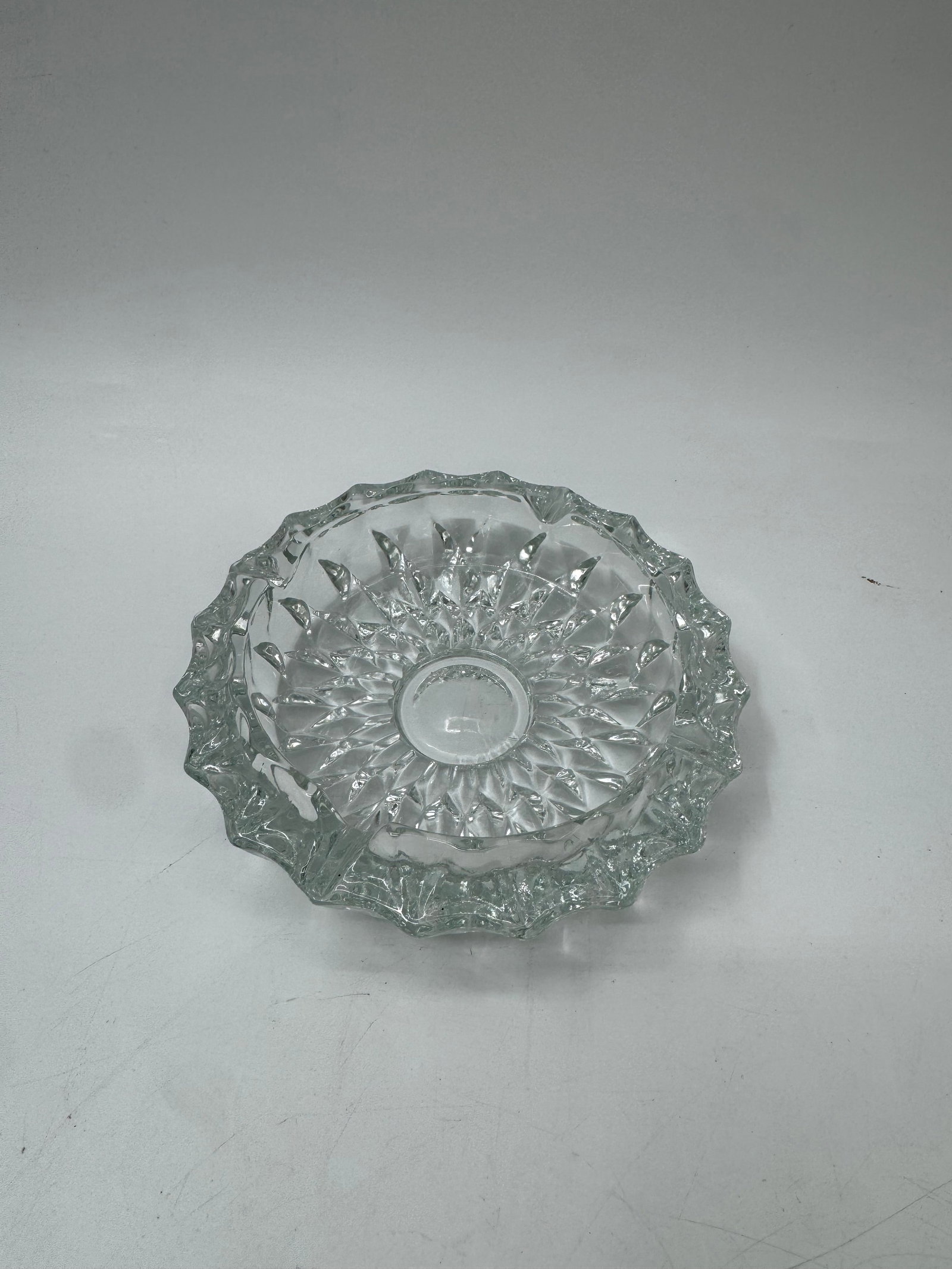 Vintage Clear Glass Ashtray, 5 inch Diameter (1 of 3)