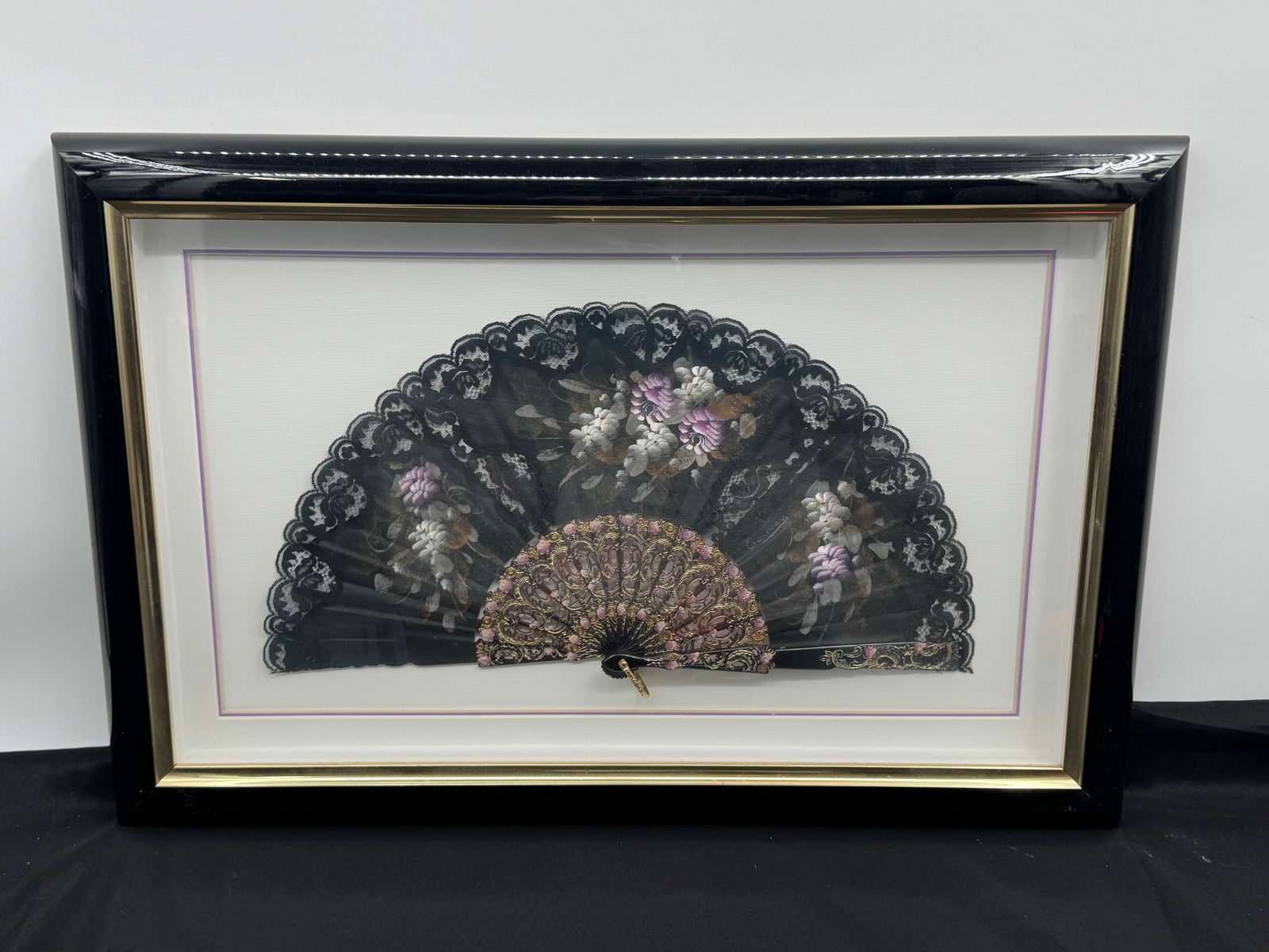 Framed Lace Fan (1 of 3)