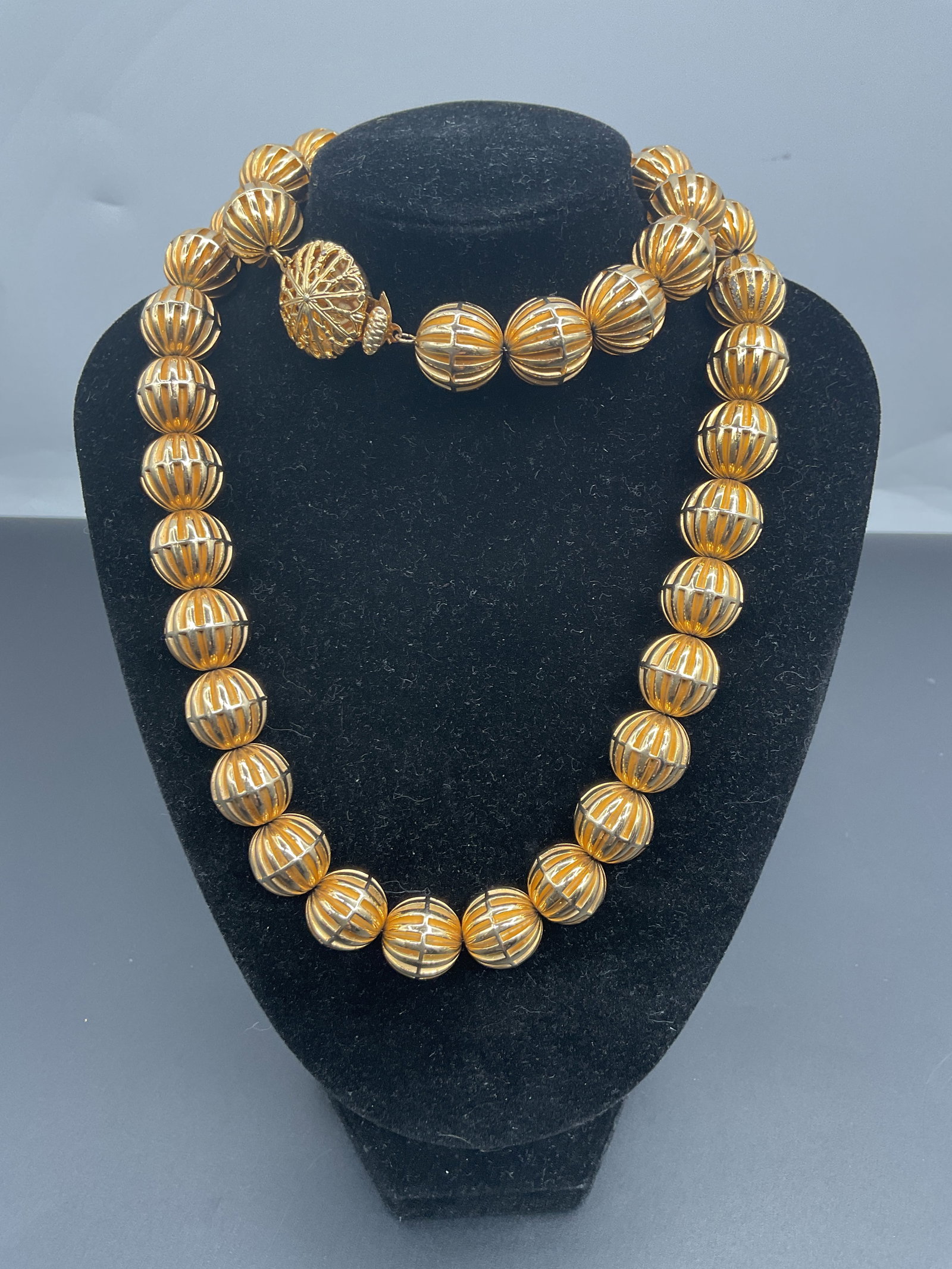 Gold Tone Bead Necklace (1 of 4)