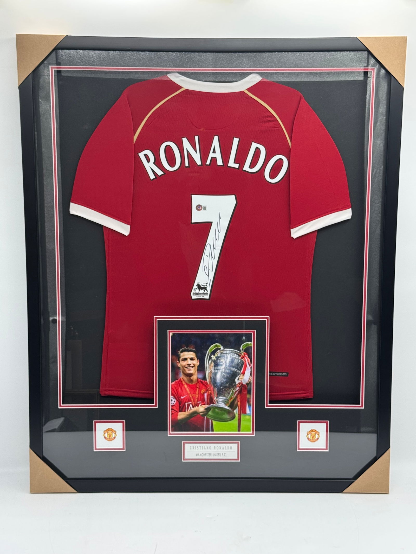 Cristiano Ronaldo – Manchester United 2006/07 Jersey: Description: Authentic signed Cristiano Ronaldo Manchester United home jersey from the 2006/07 season — the year Ronaldo fully emerged as one of world football’s elite talents. He scored