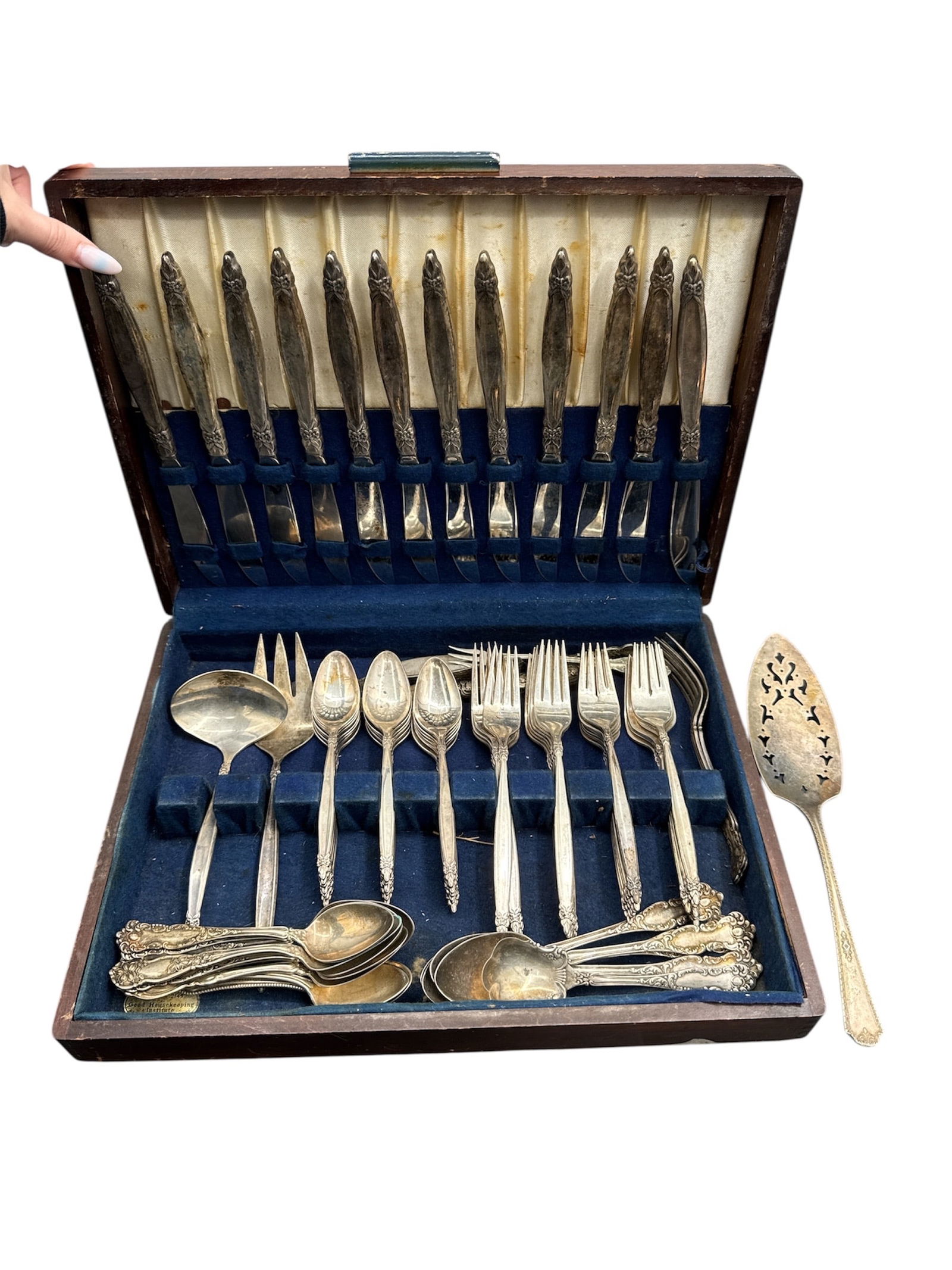 Large Vintage Silverplate Flatware Set with Storage Case (1 of 3)