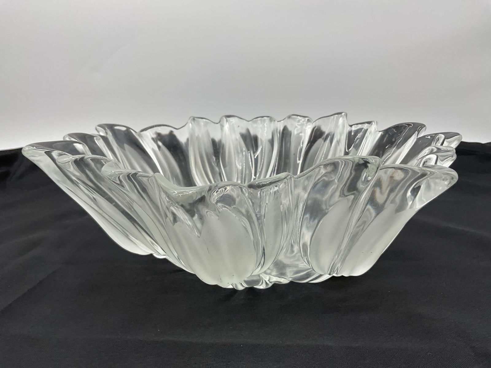 Clear art glass flower bowl (1 of 3)