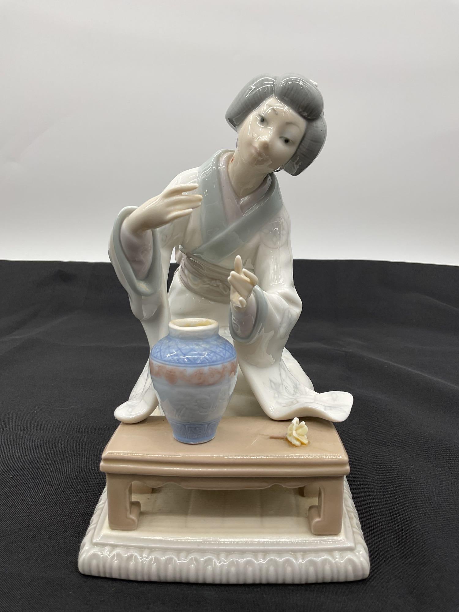 Lladro porcelain figurine Arranging Flowers (1 of 5)