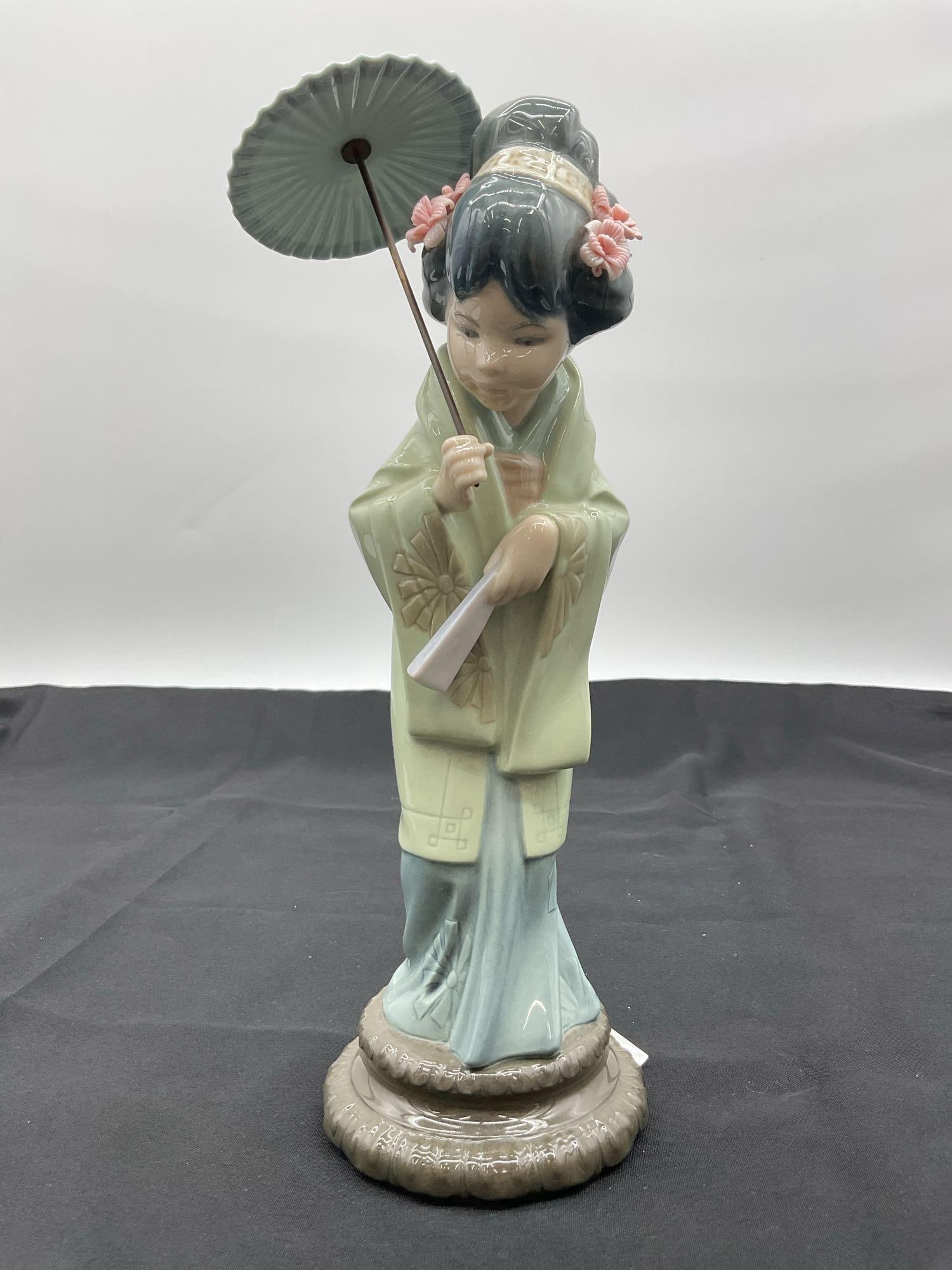 Lladro porcelain figurine girl with parasol (1 of 4)