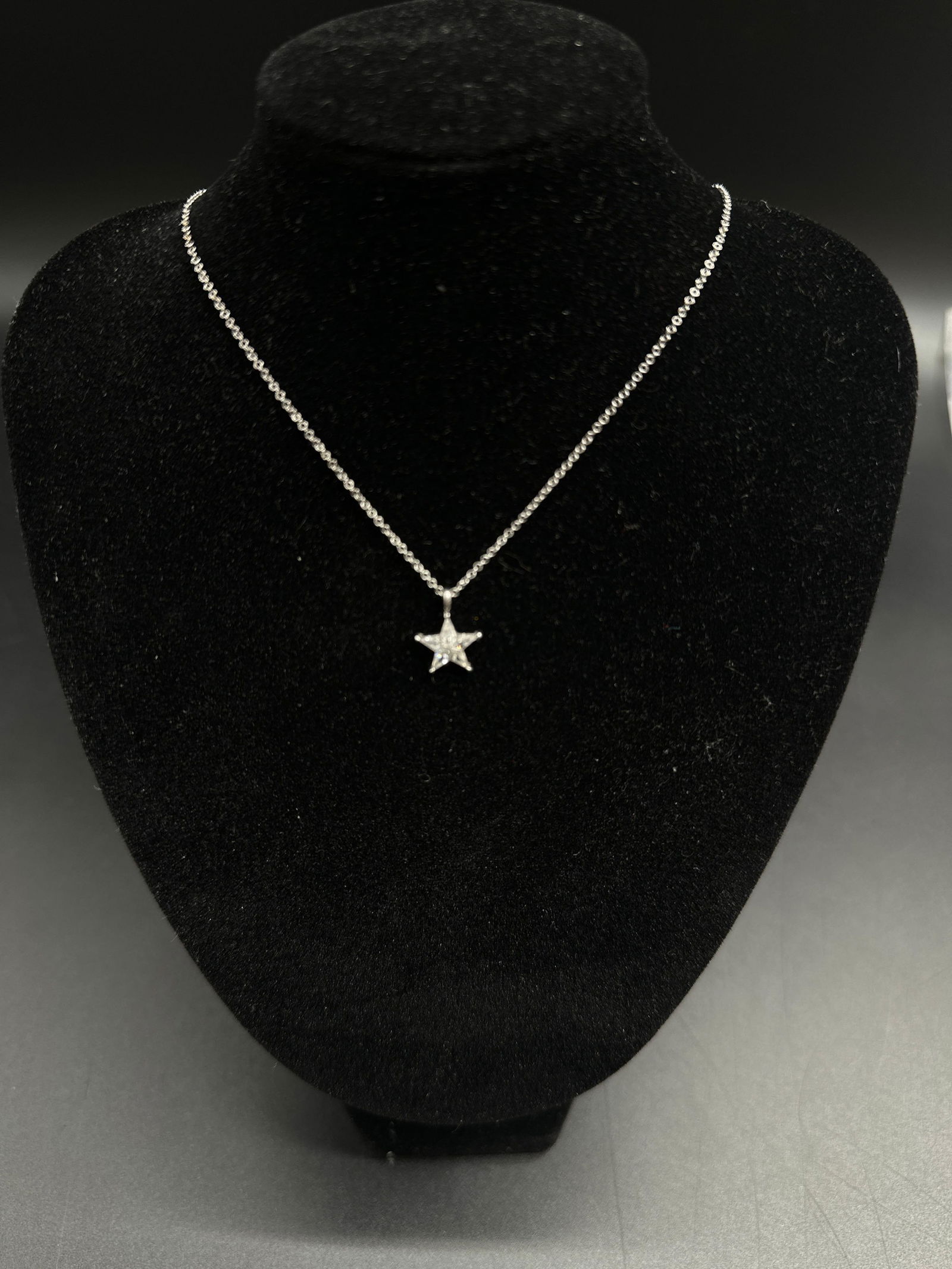 18kt Chain with Star-Shaped Diamond Pendant (1 of 4)