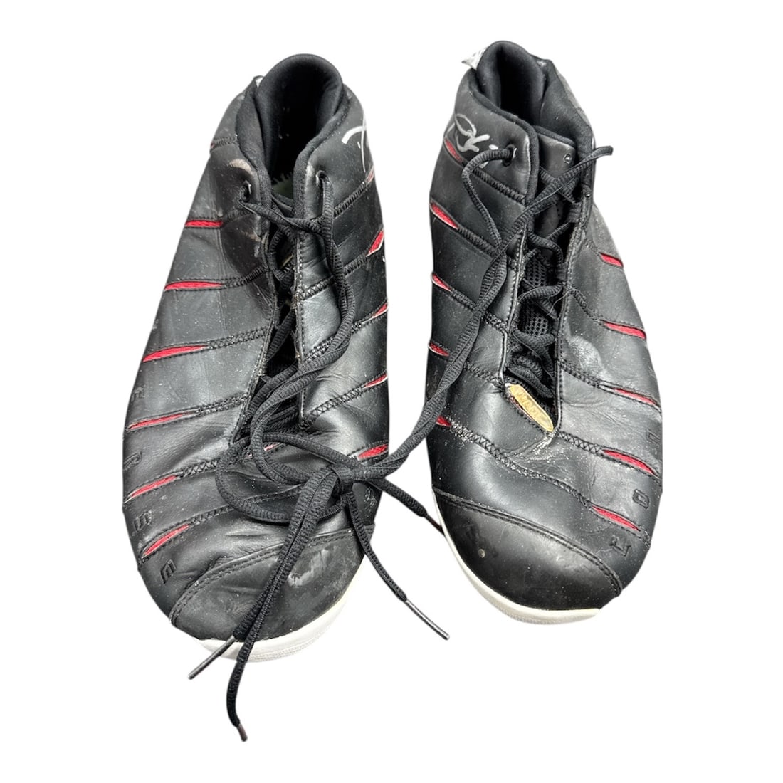 Dwyane Wade Game-Used Basketball Shoe Pair in Black and Red (1 of 6)