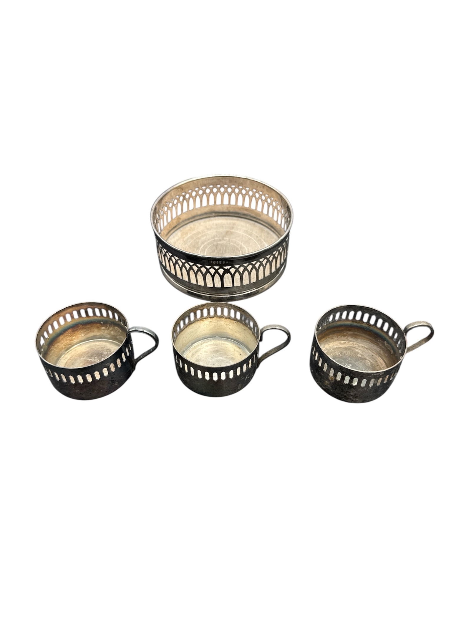 Bellini Silver Plated Cup Set with Tray: Set of three Bellini silver plated cups with a matching tray. Cups are approximately 1 inch tall and 2.5 inches wide. Tray is approximately 2 inches tall and 4 inches wide. Marked "Bellini Made i