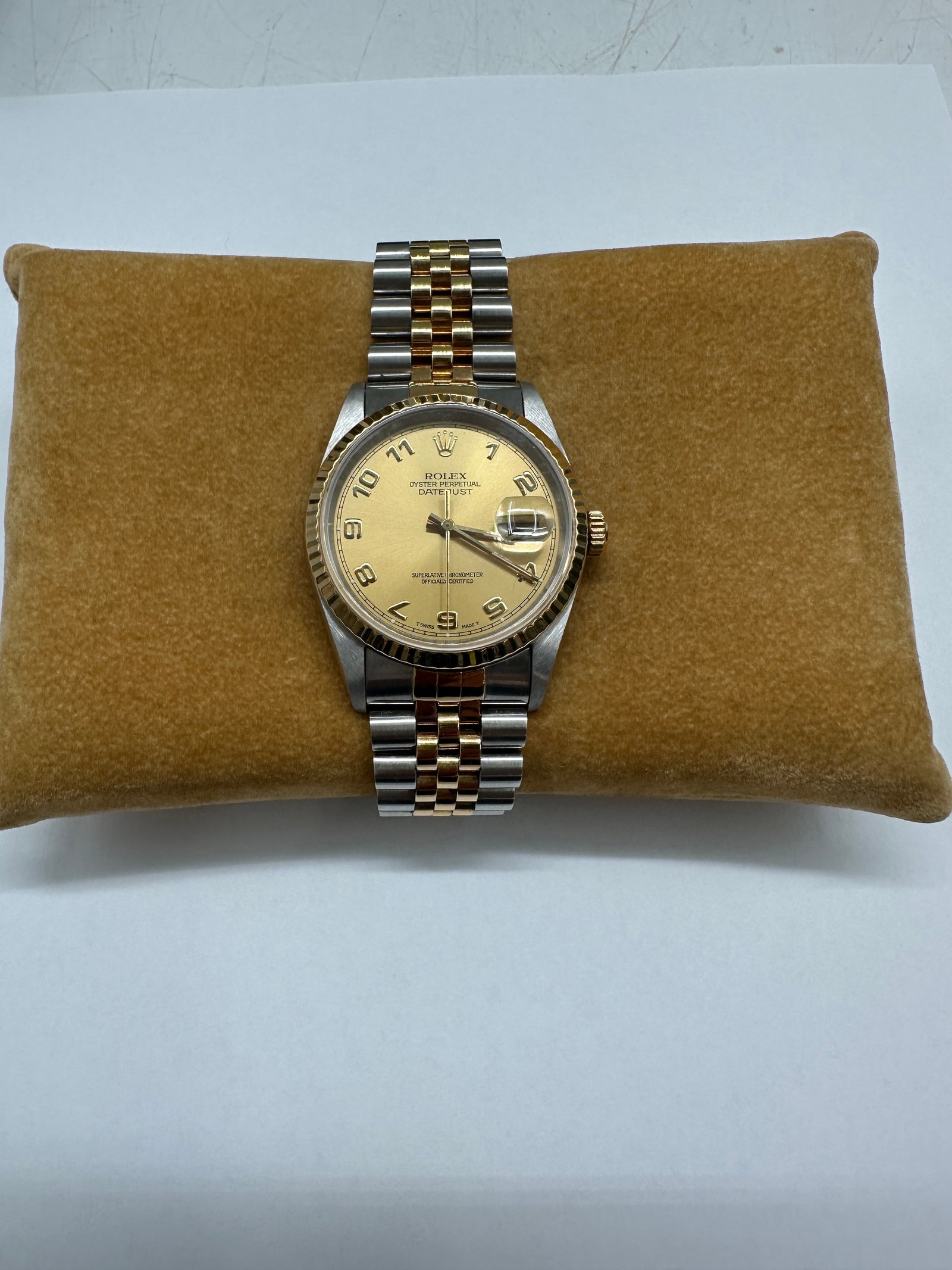 Rolex Oyster Perpetual Datejust Ref. 16233 Two-Tone Automatic Wristwatch with Box and Papers: Rolex Oyster Perpetual Datejust automatic wristwatch, reference 16233, featuring a champagne dial with applied Arabic numeral hour markers, center sweep seconds hand, and date aperture with cyclops ma