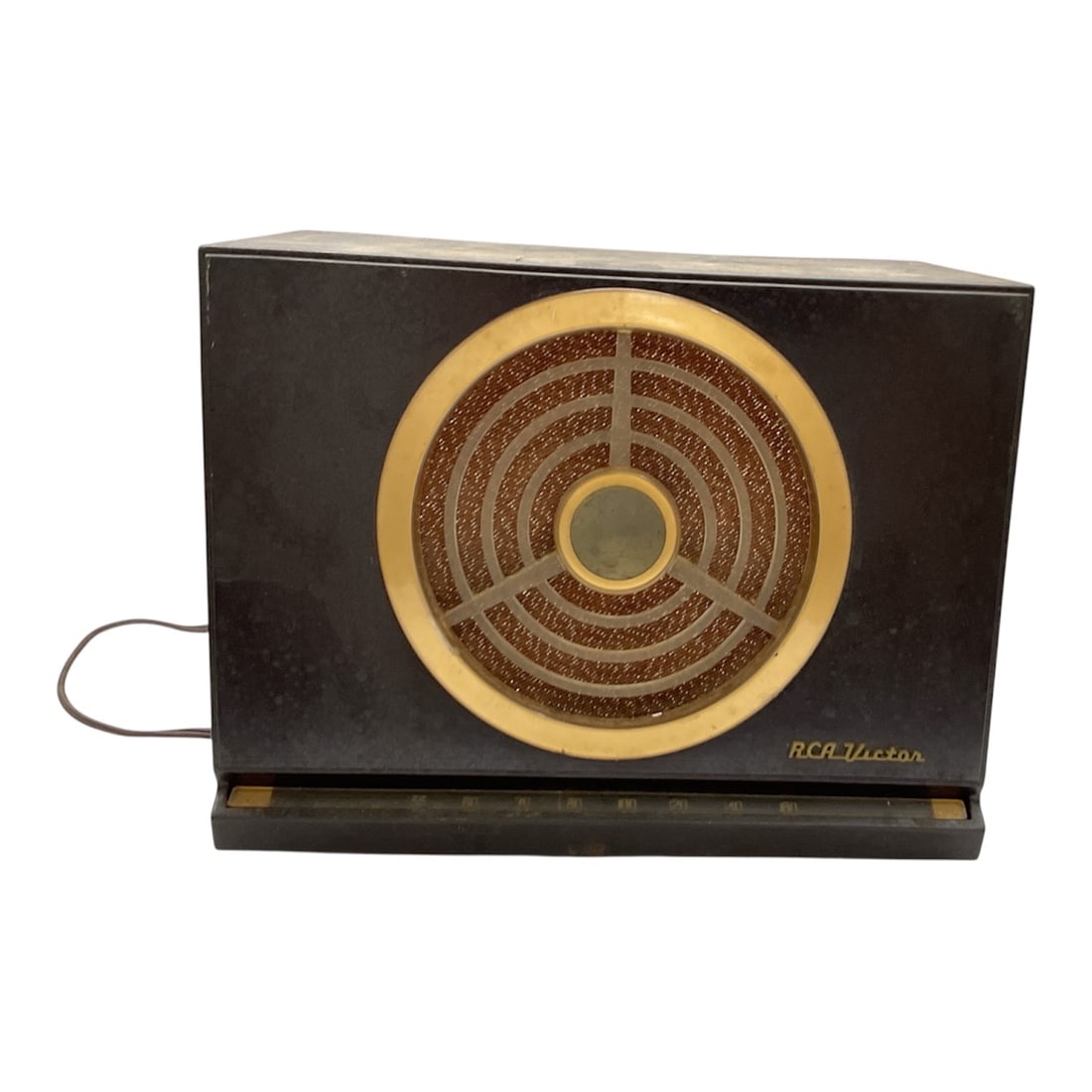 RCA Victor Tabletop Tube Radio with Circular Dial (1 of 5)