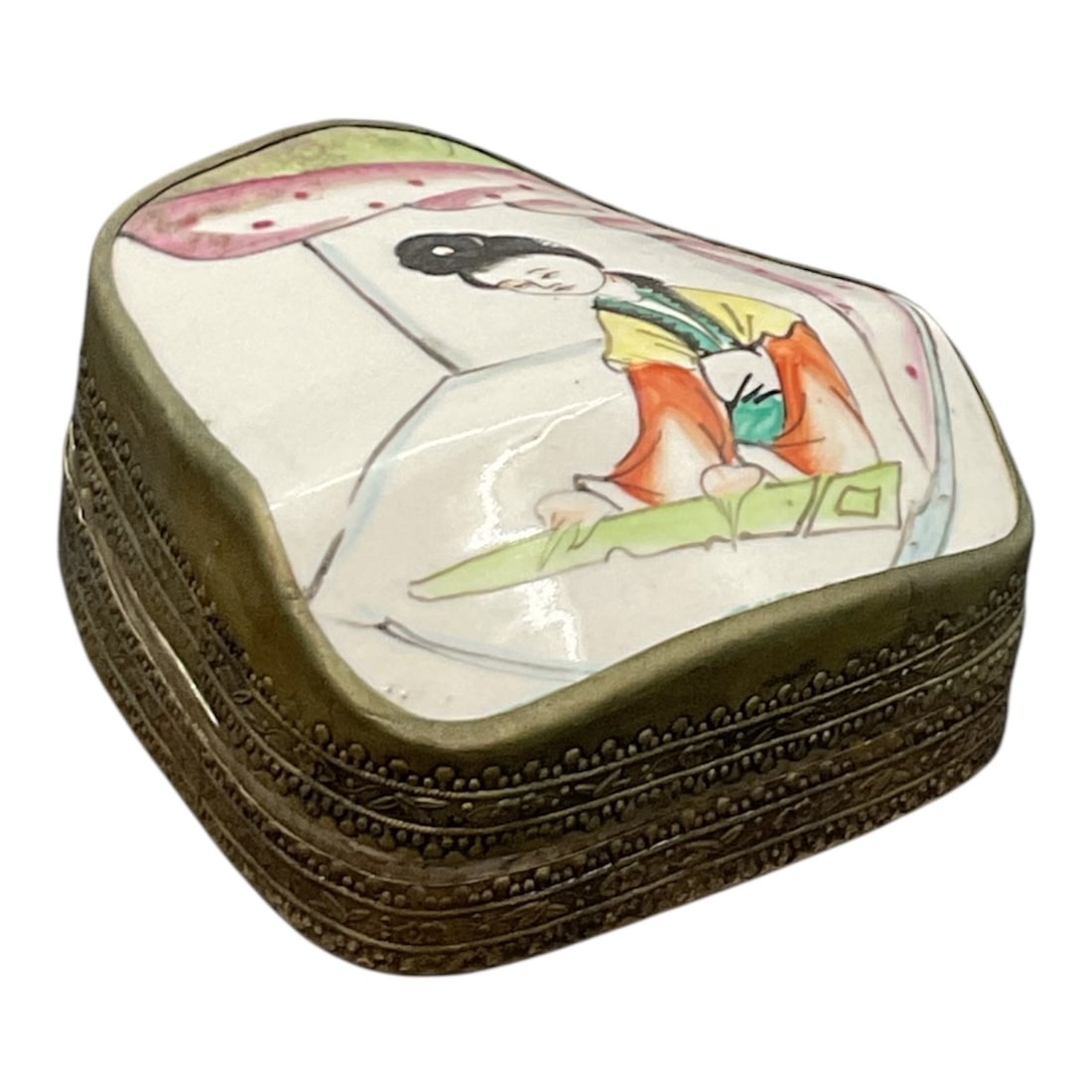 Antique Chinese Porcelain Shard Trinket Box: Antique Chinese Porcelain Shard Trinket BoxThis elegant, heart-shaped trinket or jewelry box features an antique Chinese porcelain shard inset into the lid. The hand-painted porcelain
