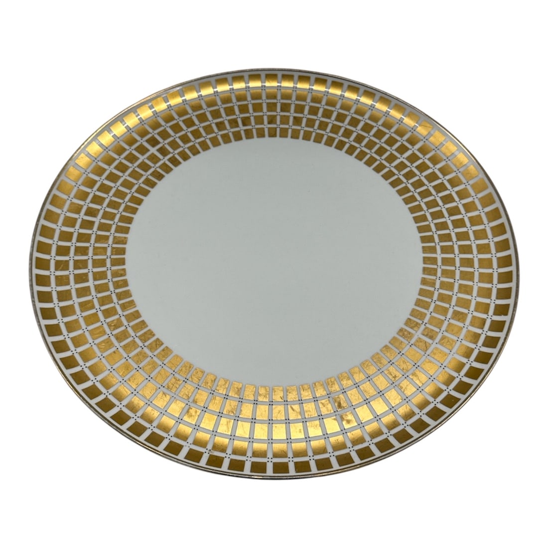 Bavaria Tirschenreuth Porcelain Charger Plate with Gilt Geometric Border: Elegant porcelain charger plate by Bavaria Tirschenreuth, featuring a striking gilt geometric lattice border surrounding a white center field. The fine gold detailing