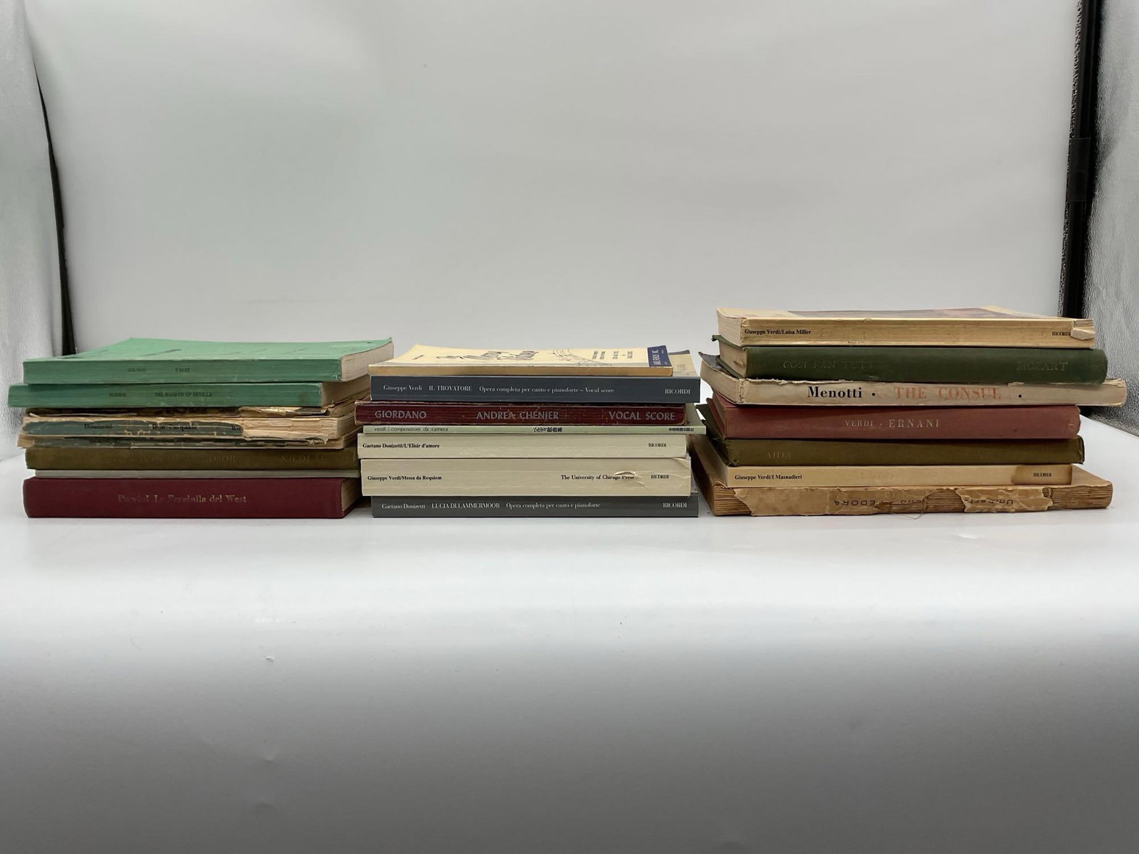 Collection of 21 Classical Vocal Score Books: Assorted vintage and mid-century vocal scores including works by Gounod ("Faust") and Verdi ("Messa da Requiem"). Publishers include Ricordi and Kalmus. Ideal for collectors or voc