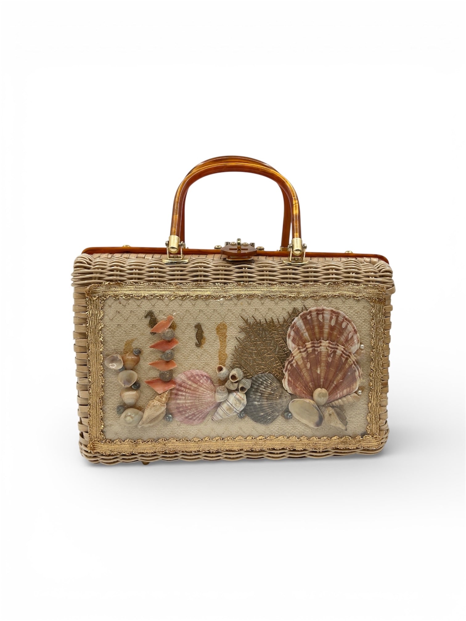 Vintage Wicker Handbag by Atlas Hollywood Florida with Seashell Motif: Exceptional vintage wicker handbag produced by Atlas of Hollywood, Florida, featuring a decorative real seashell motif on the exterior. The bag is constructed of finely woven wicker with a structured