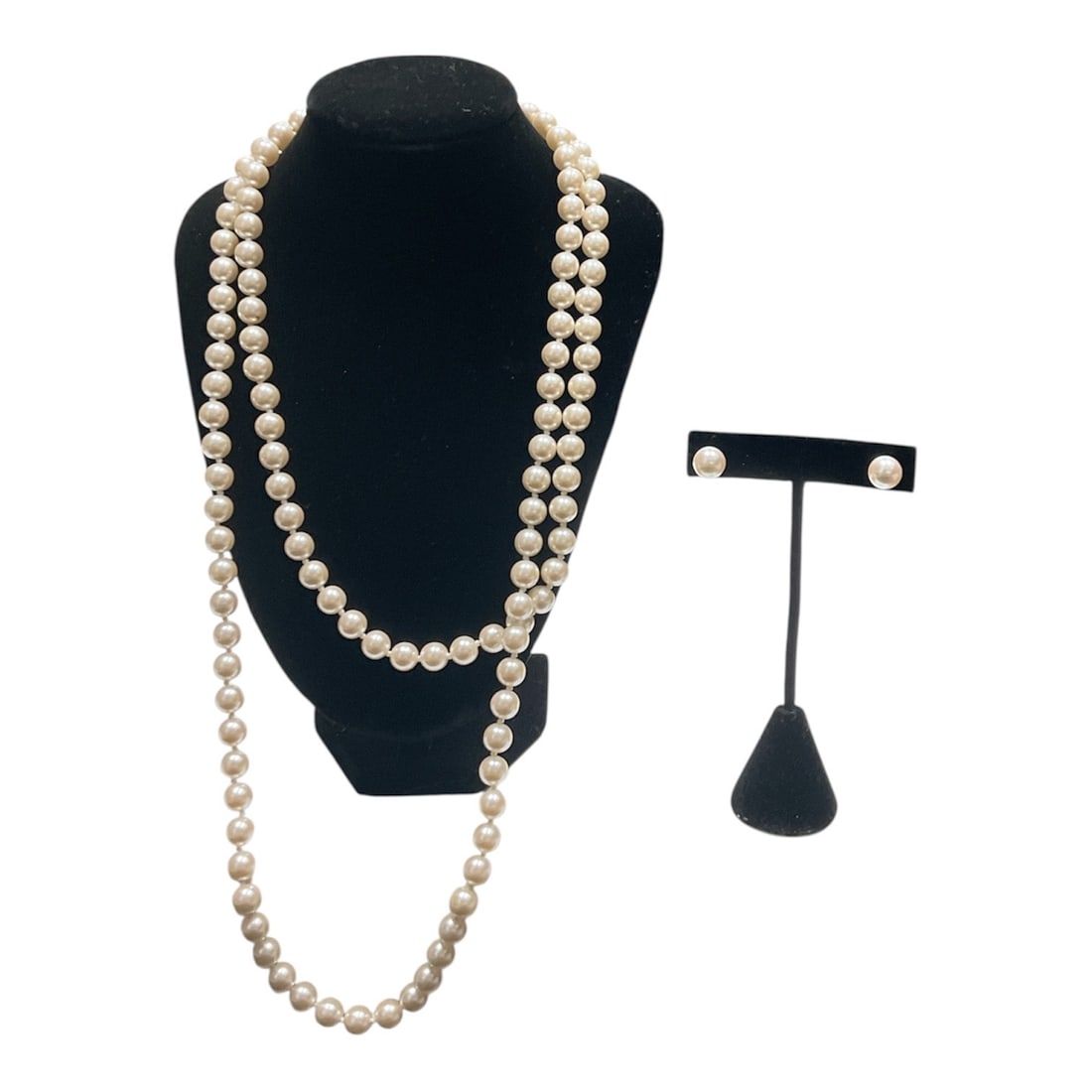 Pearl Necklace and Earring Set, 8mm Pearls: A classic and versatile pearl jewelry set featuring a long strand necklace and matching stud earrings. The necklace is composed of approximately 8mm pearls with a soft, creamy luster and uniform round