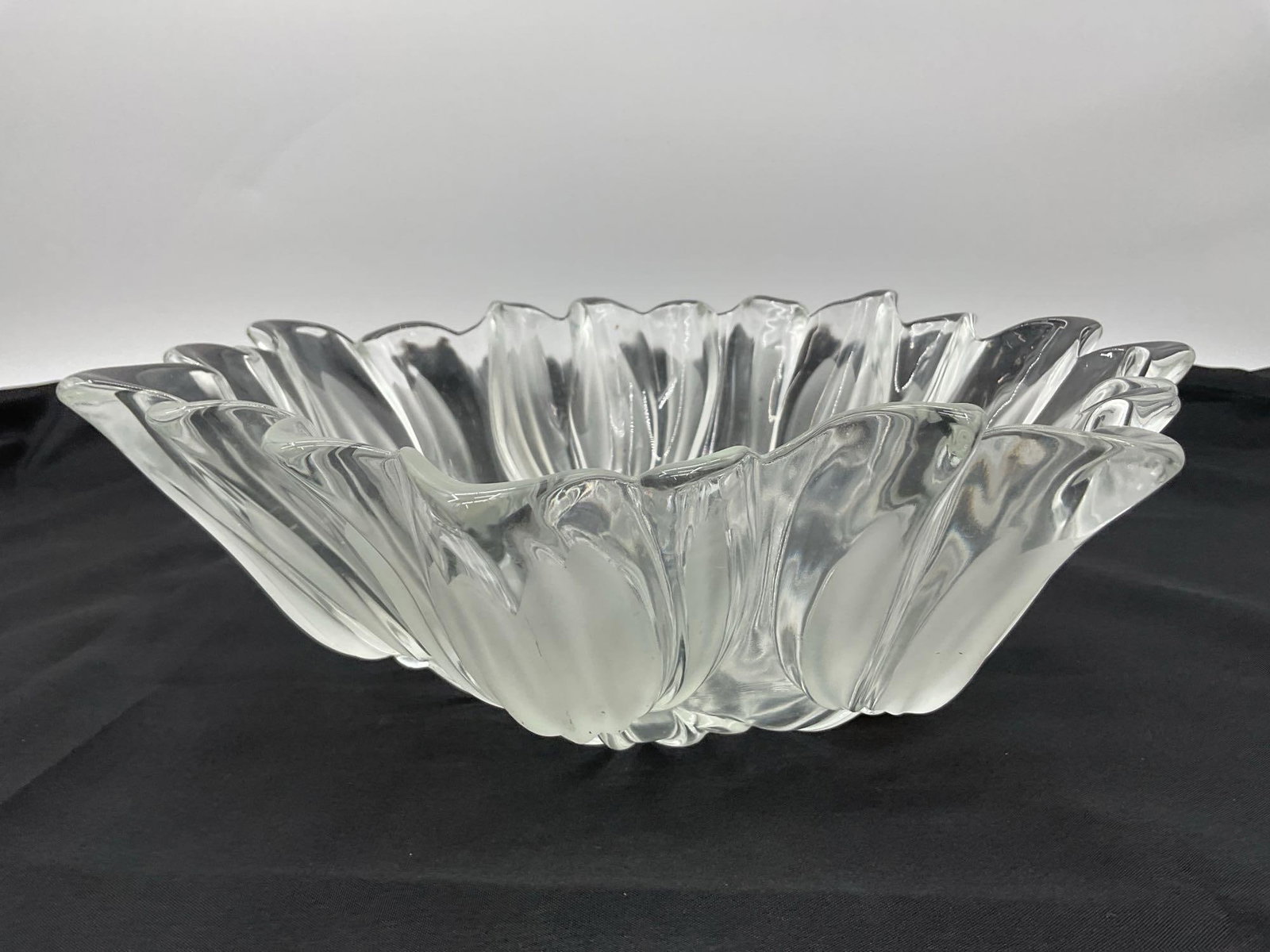 Clear art glass flower bowl (1 of 3)