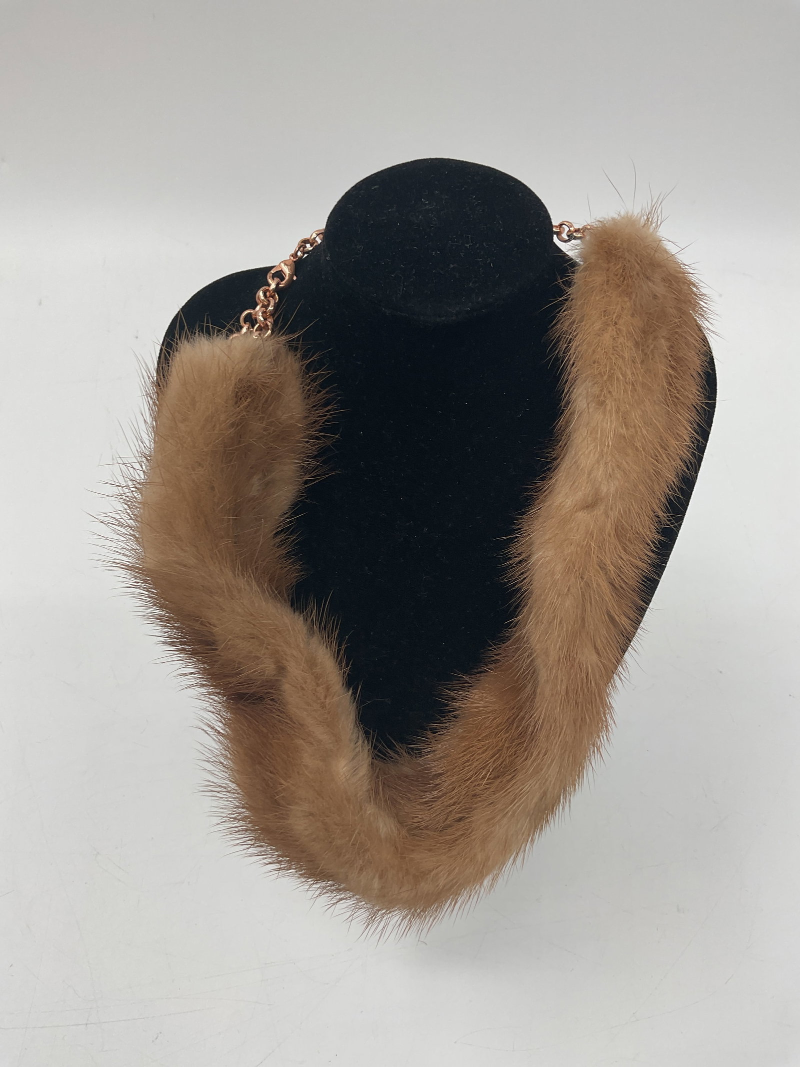 Fur necklace: A ladies fur necklace **CHECK IF FAUX OR NOT** Dimensions: L20in