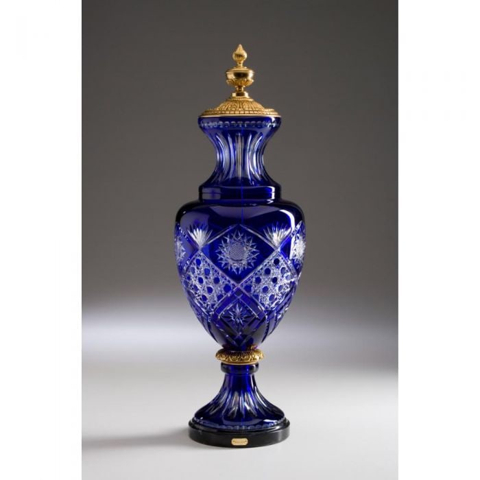 Soher Blue Crystal Amphora: The Blue Crystal Amphora showcases incredibly stunning details. Soher products are famous worldwide across all five continents due to their high quality achieved through crystal and artistic hand