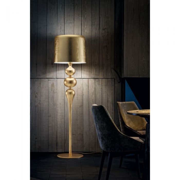 Masiero Eva STL3+1 Floor Lamp: The Eva is a modern take on the traditional design, featuring a unique blend of contemporary materials. Its structure is crafted from resin and polyurethane, and it comes with an aluminum lamp