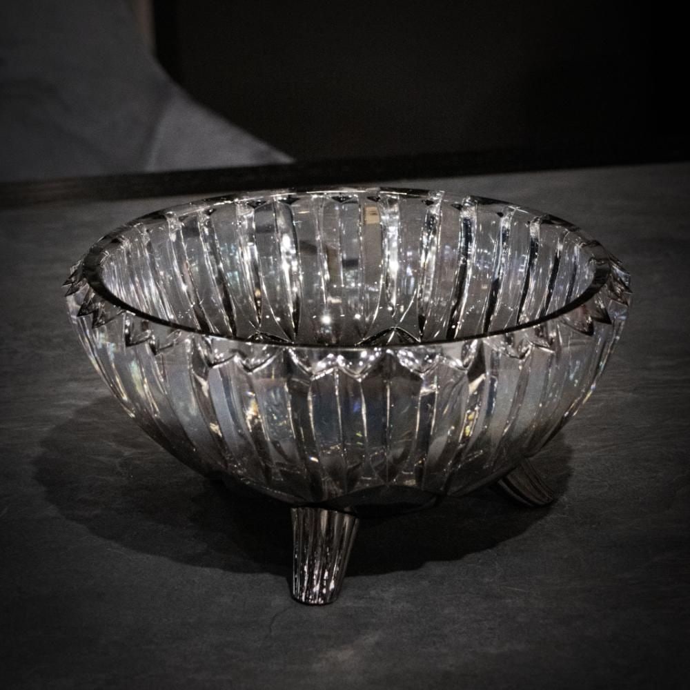 DIDI DD-102 MEDIUM CRYSTAL BOWL: Add a touch of timeless elegance to your home with this Didi Hand-ground Medium Crystal Bowl, a stunning piece meticulously hand-crafted, using authentic lead crystal for exceptional clarity and