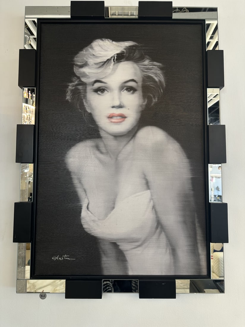Marilyn Monroe Art: Monotone art of Marilyn Monroe in a modern mirrored glass frame.