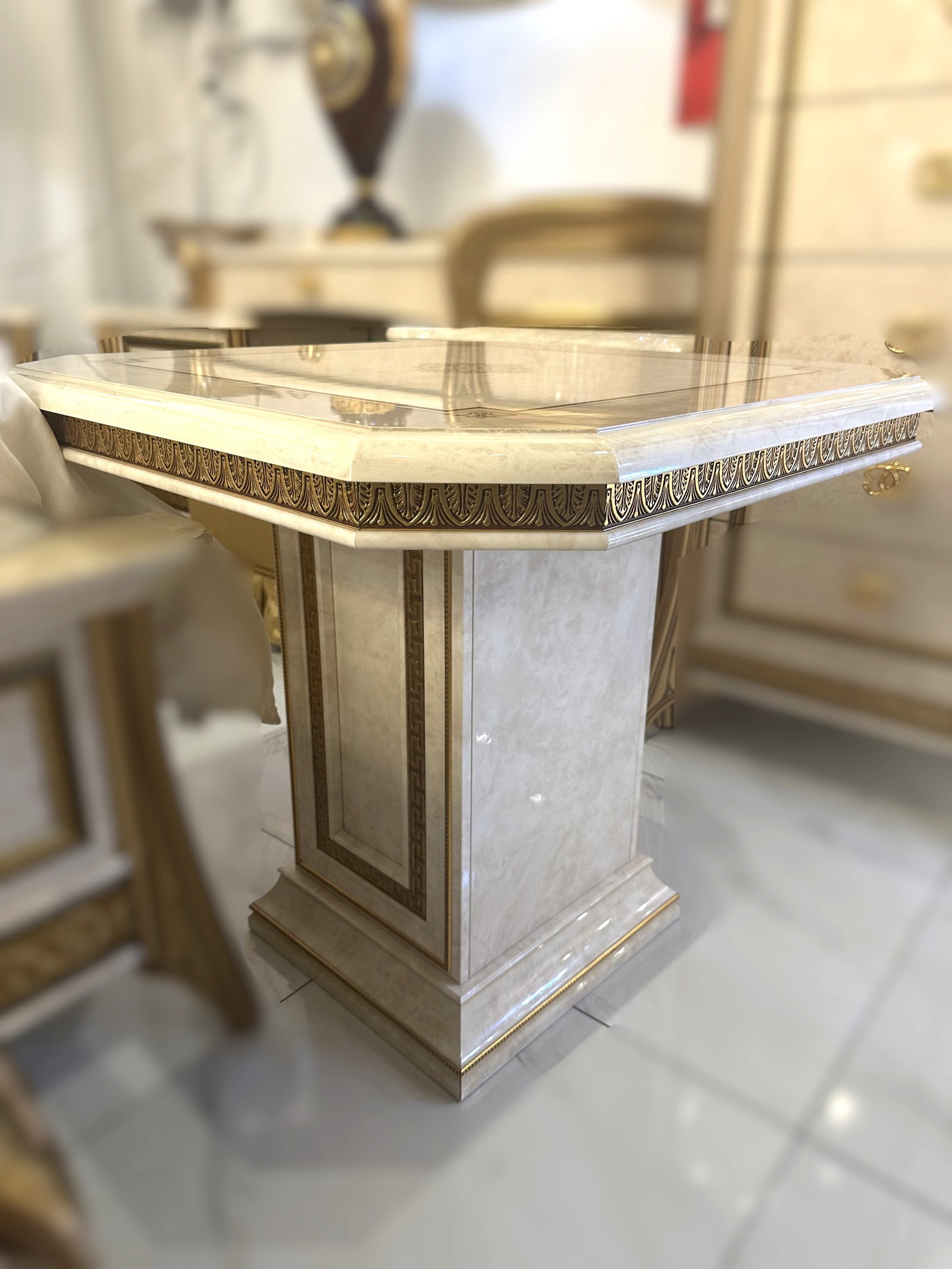 Arredoclassic Leonardo End Table (1 of 2)