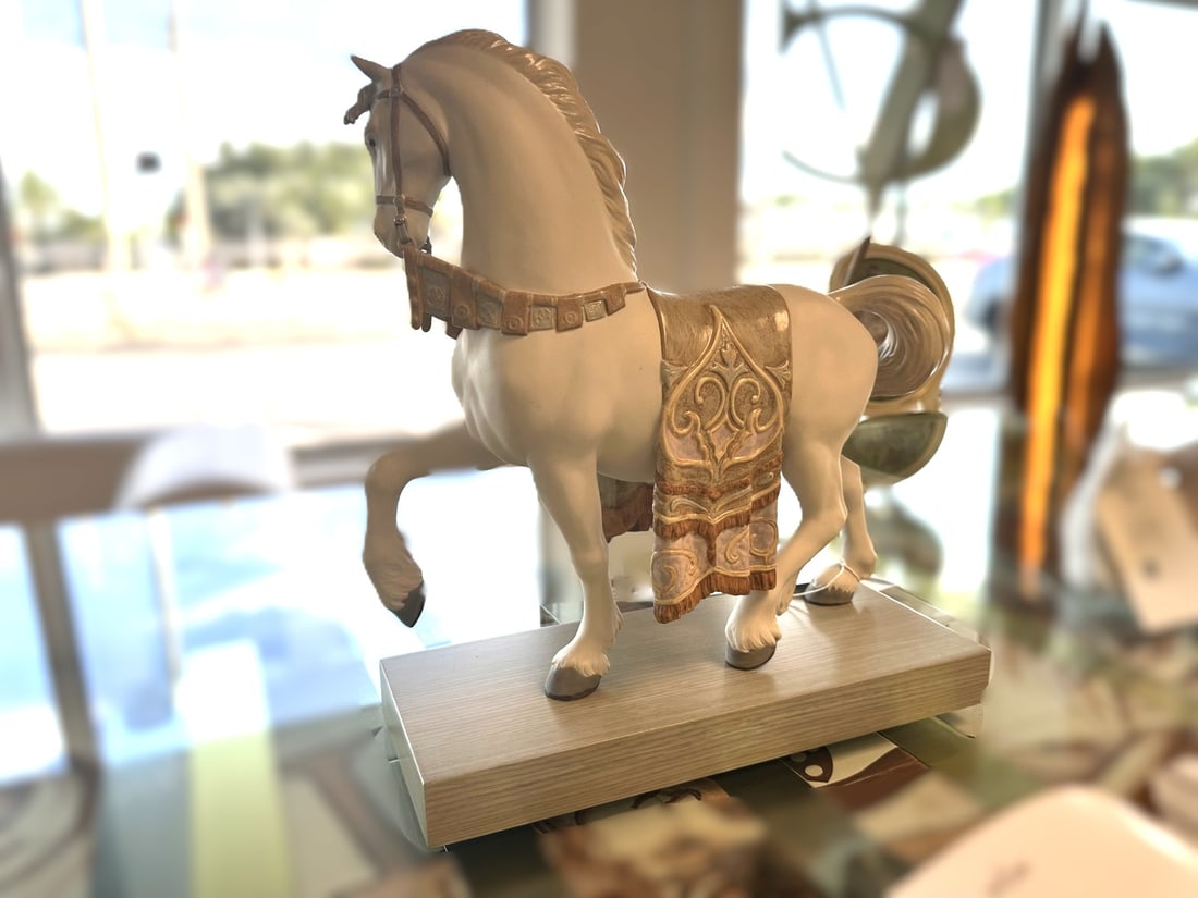 Lladro Regal Steed Porcelain Figurine: Hand Made Regal Steed Porcelain Figurine by Lladro. Made in Spain.