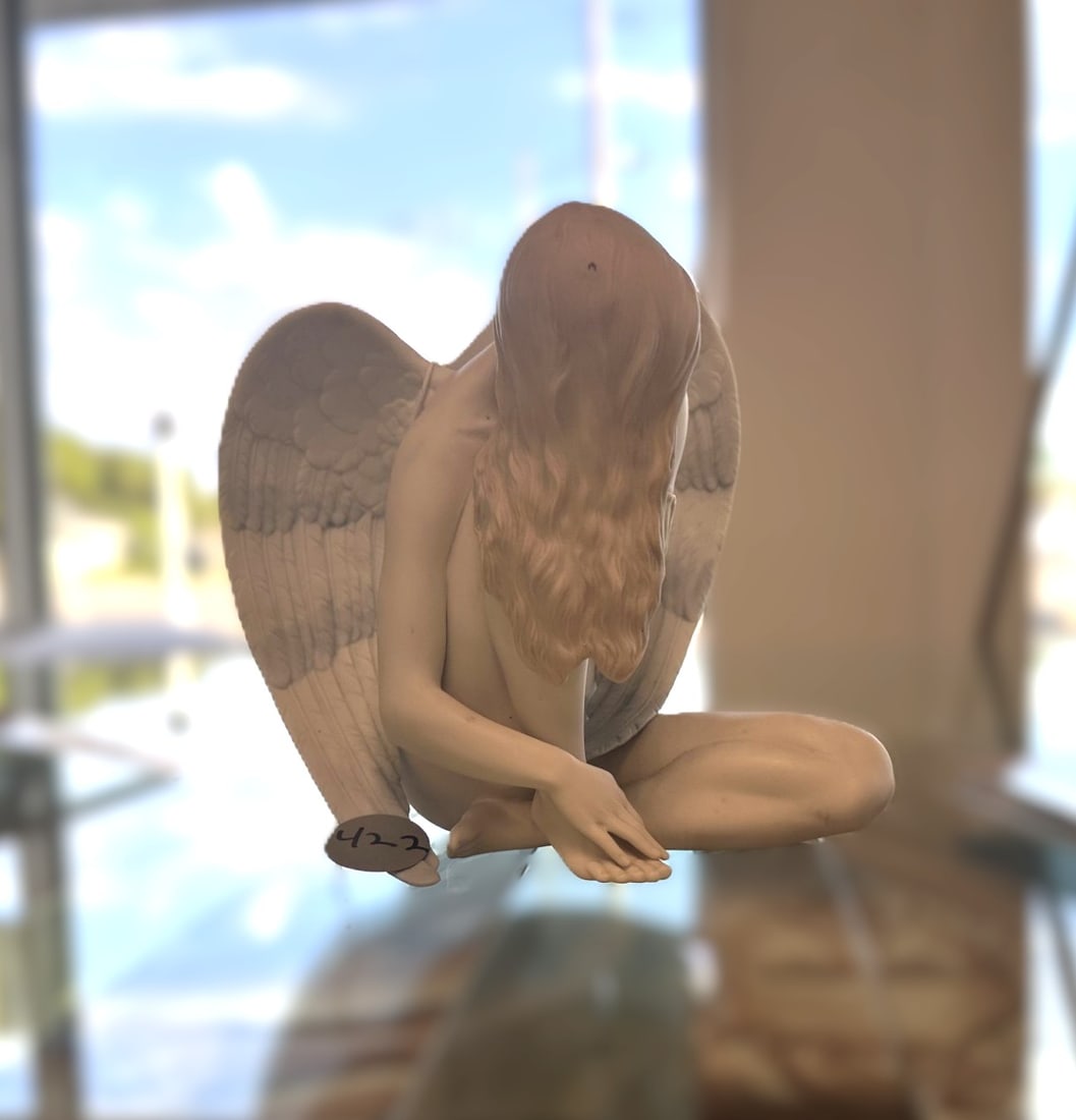 Lladro Wonderful Angel Porcelain Figurine: Hand Made Angel Porcelain Figurine by Lladro. Made in Spain.