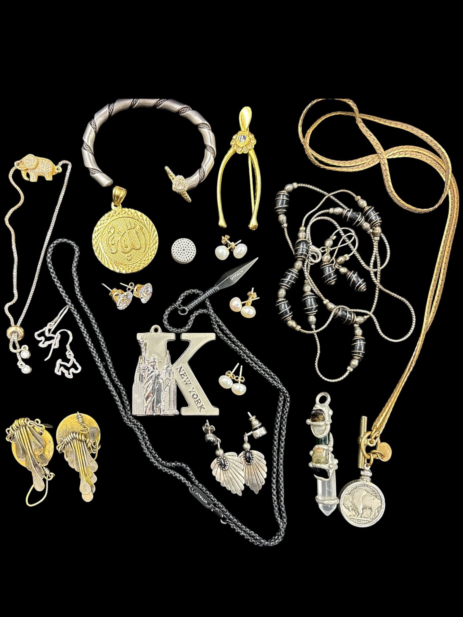 Assorted Costume Jewelry Lot with Necklaces, Earrings, and Bracelet: A mixed assortment of costume jewelry featuring a variety of necklaces, earrings, and a bracelet in different styles, metals, and finishes. The lot includes gold-tone and silver-tone pieces, decorativ