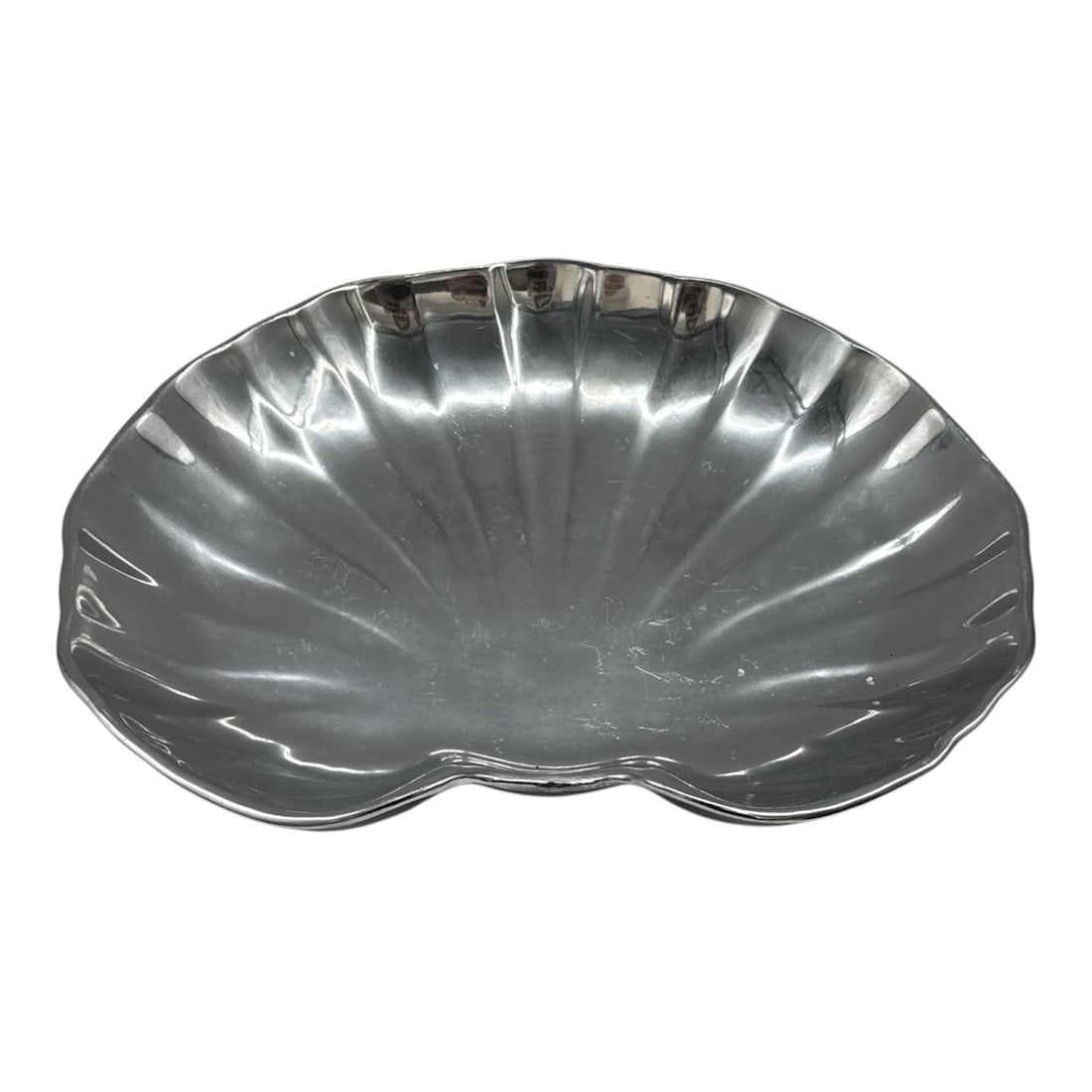 Wilton Armetale Shell-Form Serving Bowl Safe for Cooking and Serving: Large decorative shell-form serving bowl crafted in Wilton Armetale metalware, featuring a sculptural fluted design inspired by a seashell. Marked on the underside as