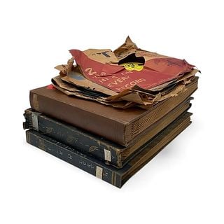 Vintage 78 RPM Record Collection in Original Albums Victor, Columbia, Decca & Okeh (Early 20th: This vintage collection consists of early 20thcentury 78 RPM phonograph records housed in original bound albums and paper sleeves. The group includes releases from notable labels
