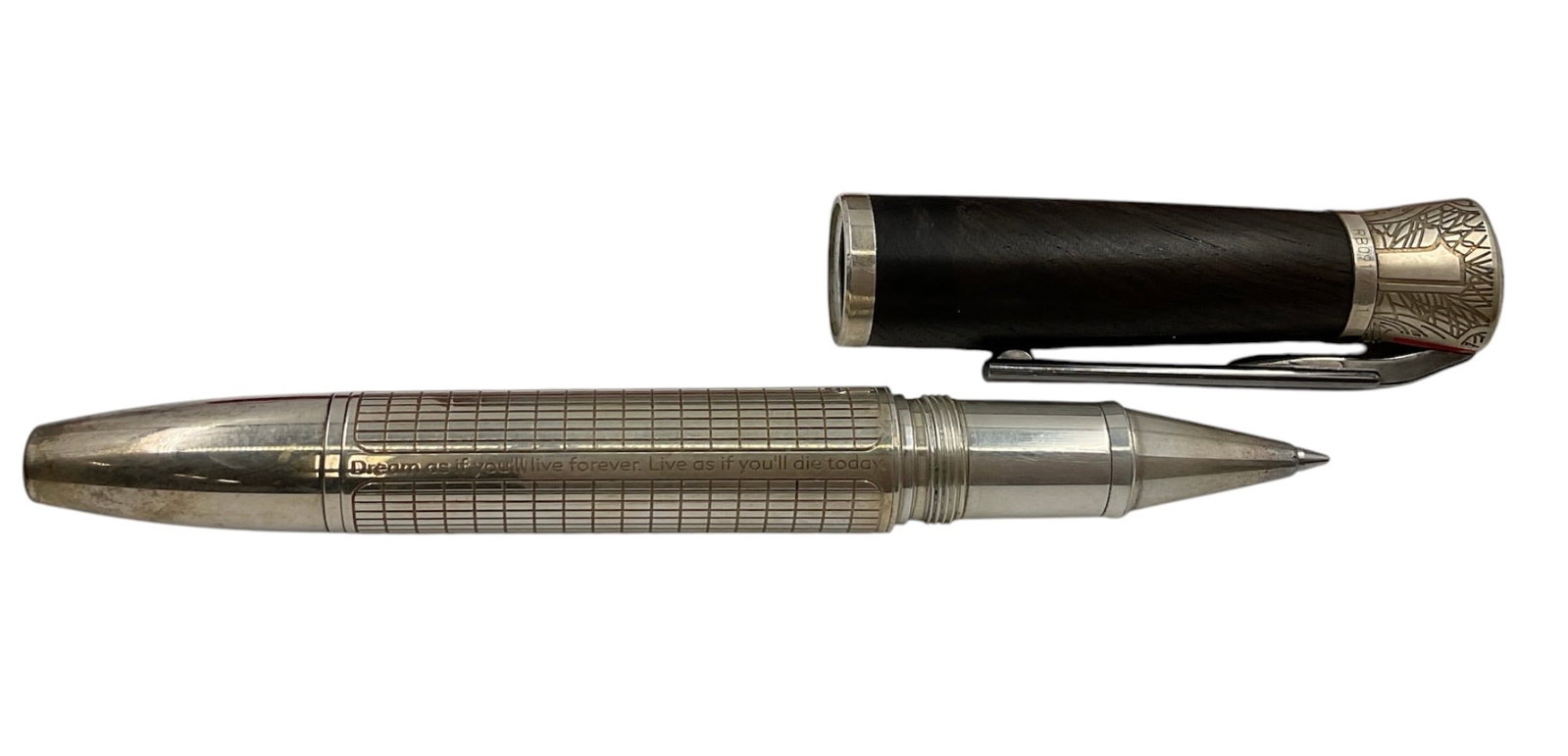 6in "Great Characters James Dean Limited Edition 1931" by Montblanc (Germany, Est. 1906) Pen: This highly collectible, authentic Montblanc Great Characters Limited Edition pen pays tribute to American cultural icon James Dean. The writing instrument features a Ag 925 sterling silver barr