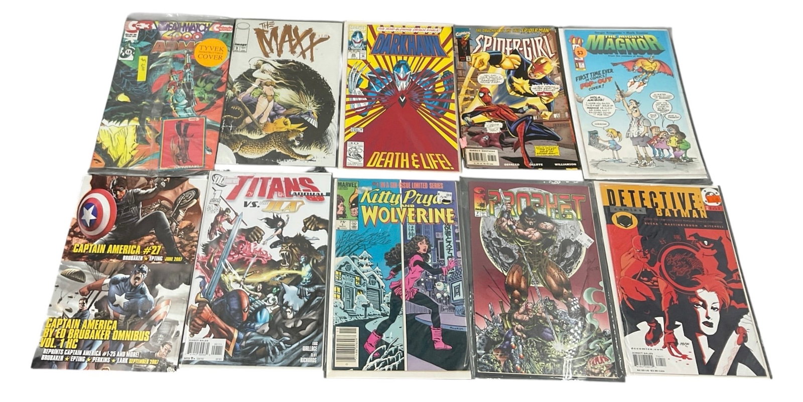 Lot of 10 Assorted Marvel & DC Superhero Comic Books (1 of 1)