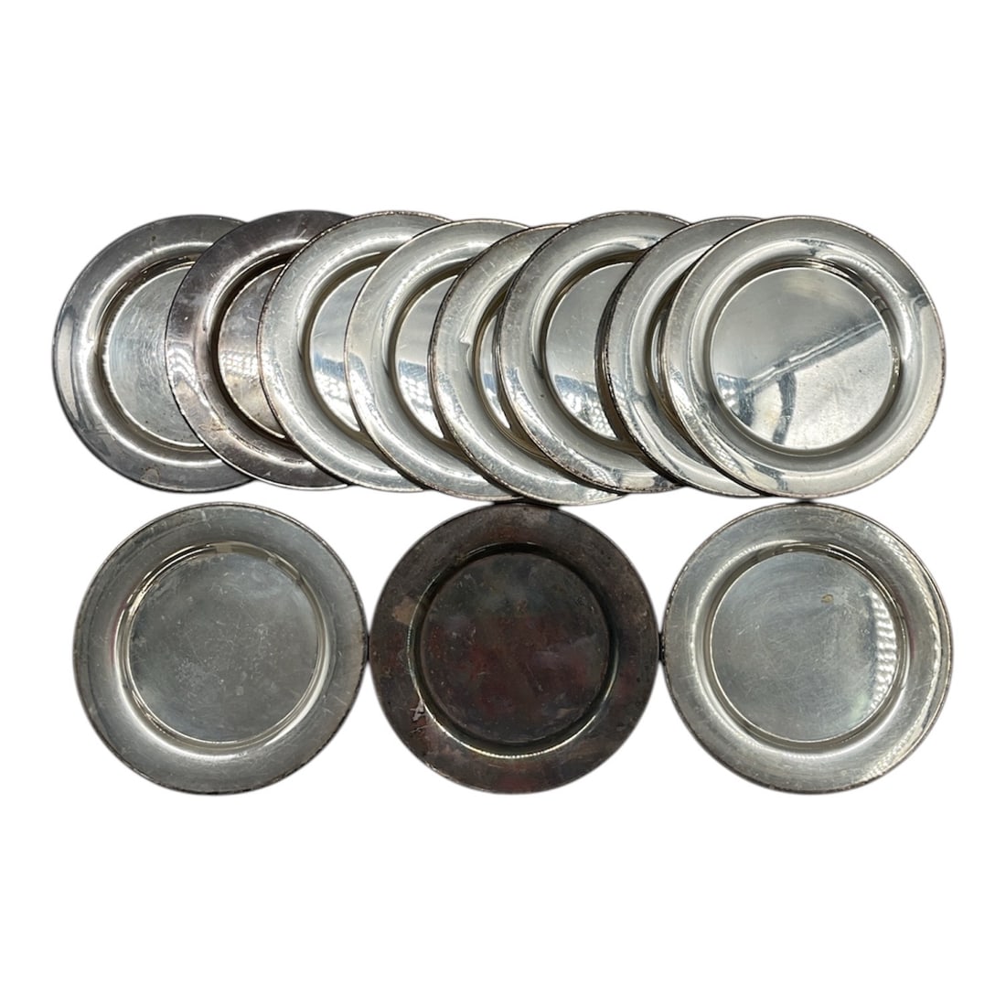 Set of 11 Oneida Ltd. Silverplate Bread & Butter Plates: Collection of eleven silverplate bread and butter plates by Oneida Ltd., each featuring a classic plain rim design suitable for both formal and everyday table settings. Marked “Oneida Ltd.&rdquo