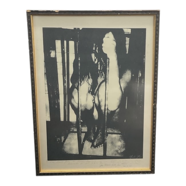 José Eduardo Mata Yane - Signed Contemporary Art Photograph - A veces la prisión somos nosotros: This evocative original photograph by Mexican artist José Eduardo Mata Yane is a striking example of his exploration into human identity and psychological depth. The work features a