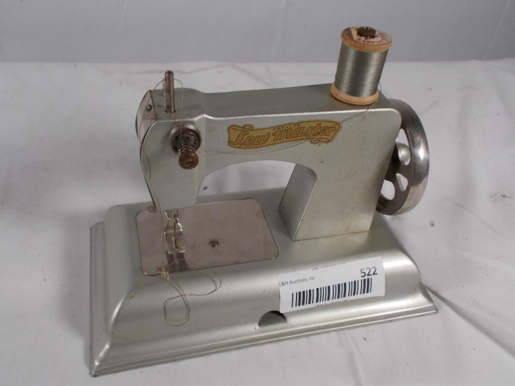 Sew Master Childs Sewing Machine (1 of 3)