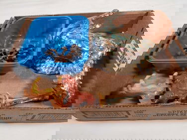 Assorted Horses - Tarantula - 1 horse is damaged