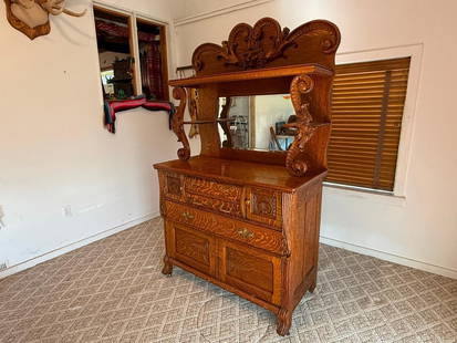 Exceptionally Ornate Buffet, 1/4 Sawn Oak, W/Exceptional Carvings: Exceptionally Ornate Buffet, 1/4 Sawn Oak, W/Exceptional Carvings