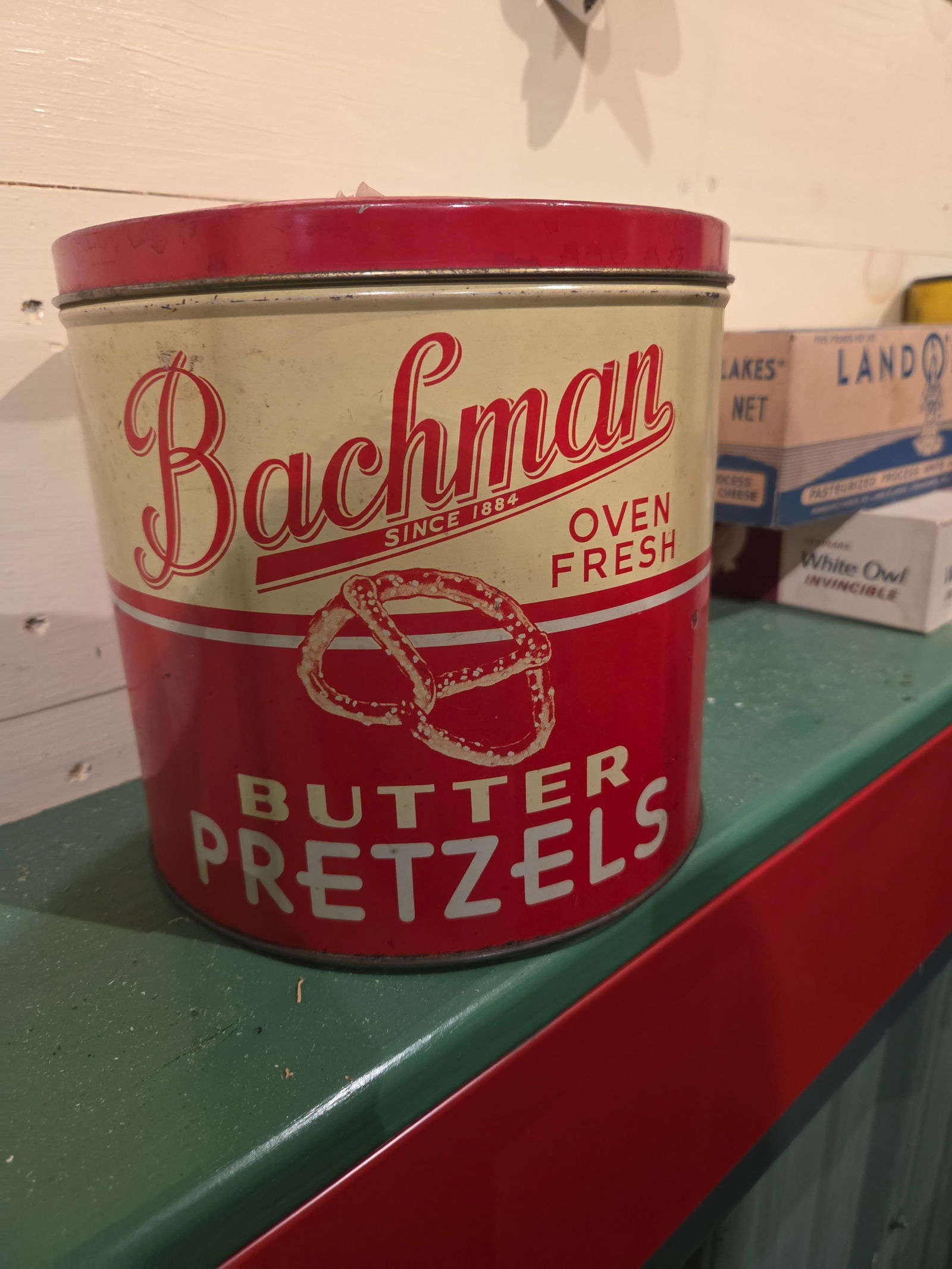 Bachmam pretzel tin (1 of 1)