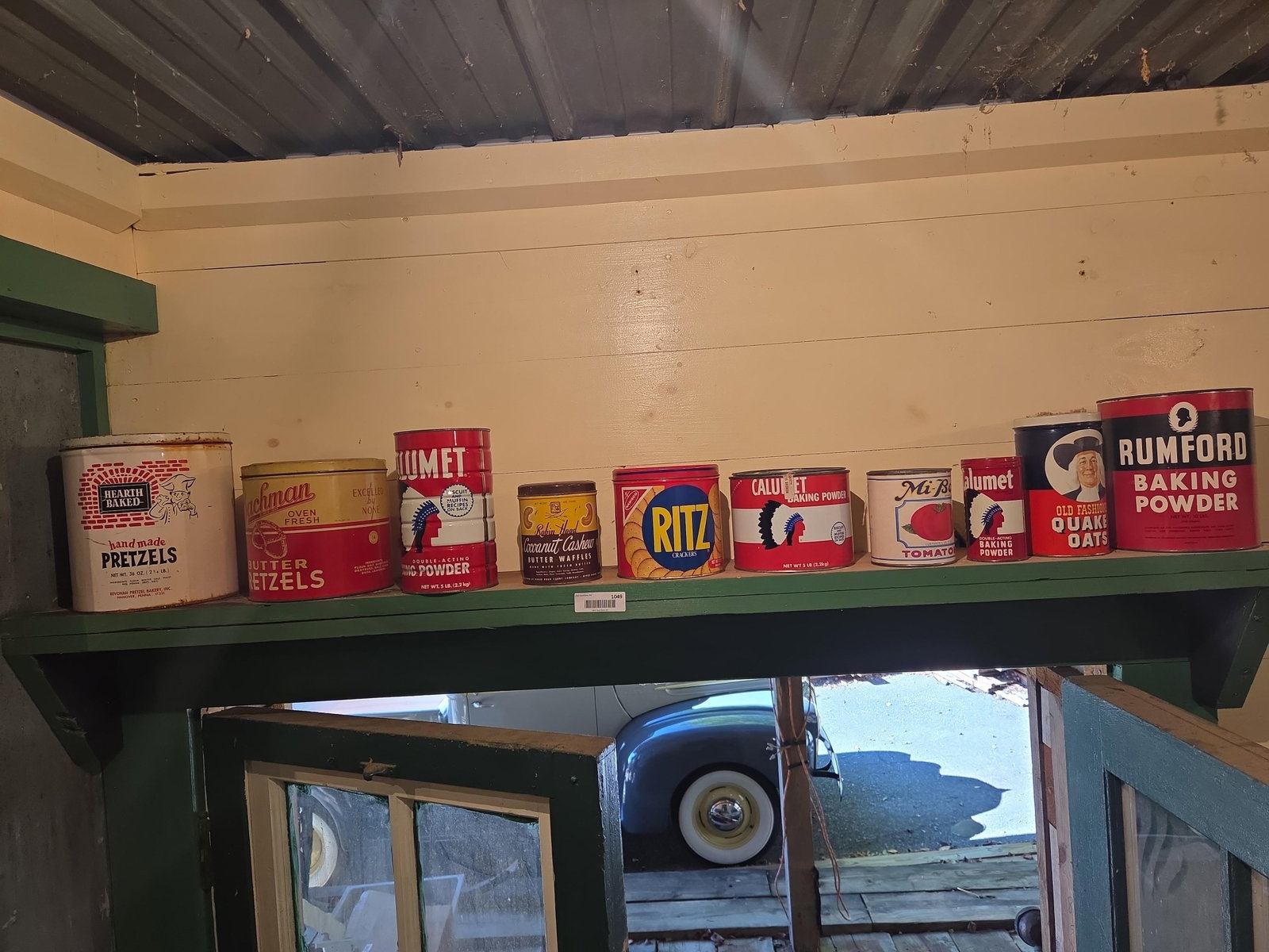 10 assorted tins: 10 assorted tins