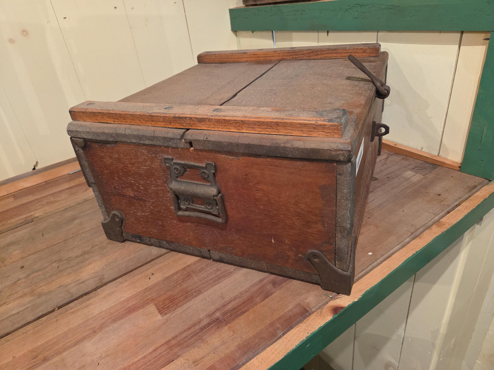Stoddard No. 0 carrier wood box: Stoddard No O carrier wood box