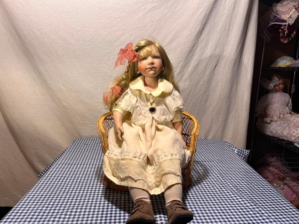 Berdine Creedy Porrcelain Doll (1 of 3)