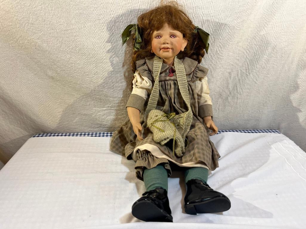 Berdine Creedy Porrcelain Doll (1 of 3)