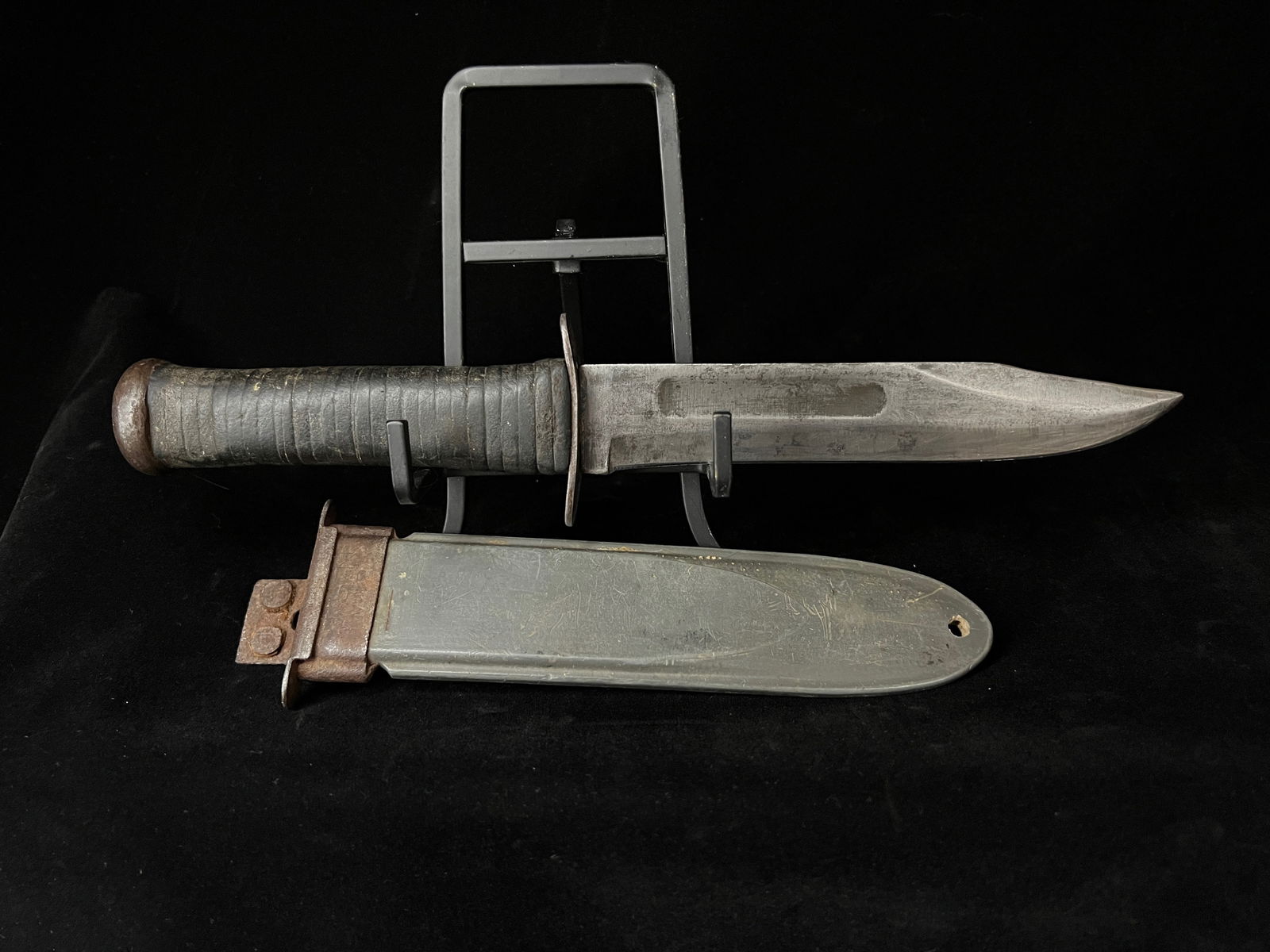 WWII Ka-Bar, USN MK2 Navy Issue Sheath & Knife (1 of 7)